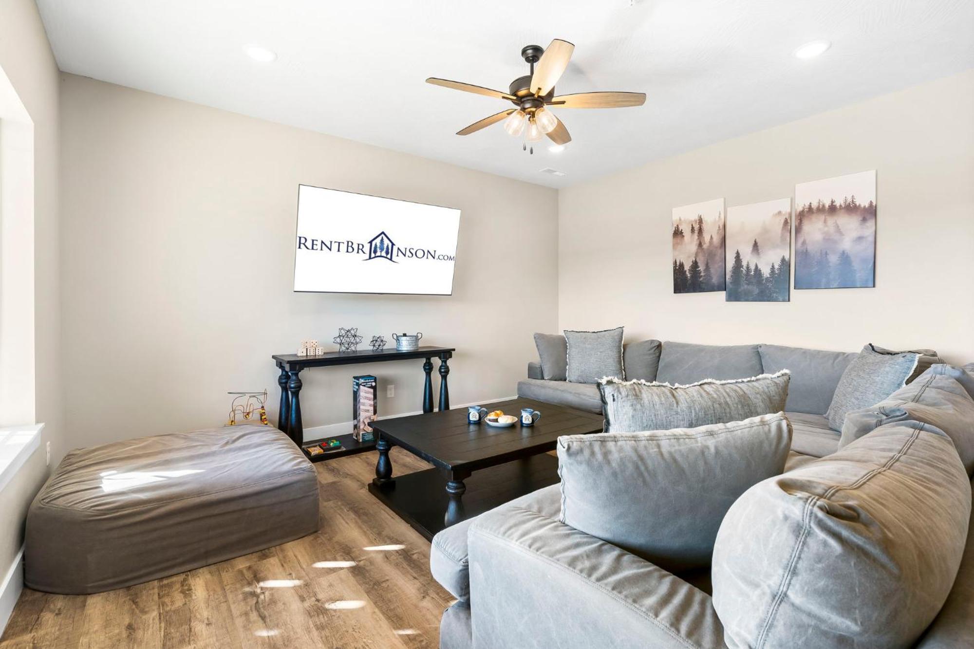 Huge Lakeview Getaway W/ Fun Arcades, Ping Pong Free Silver Dollar Tickets Community Amenities!