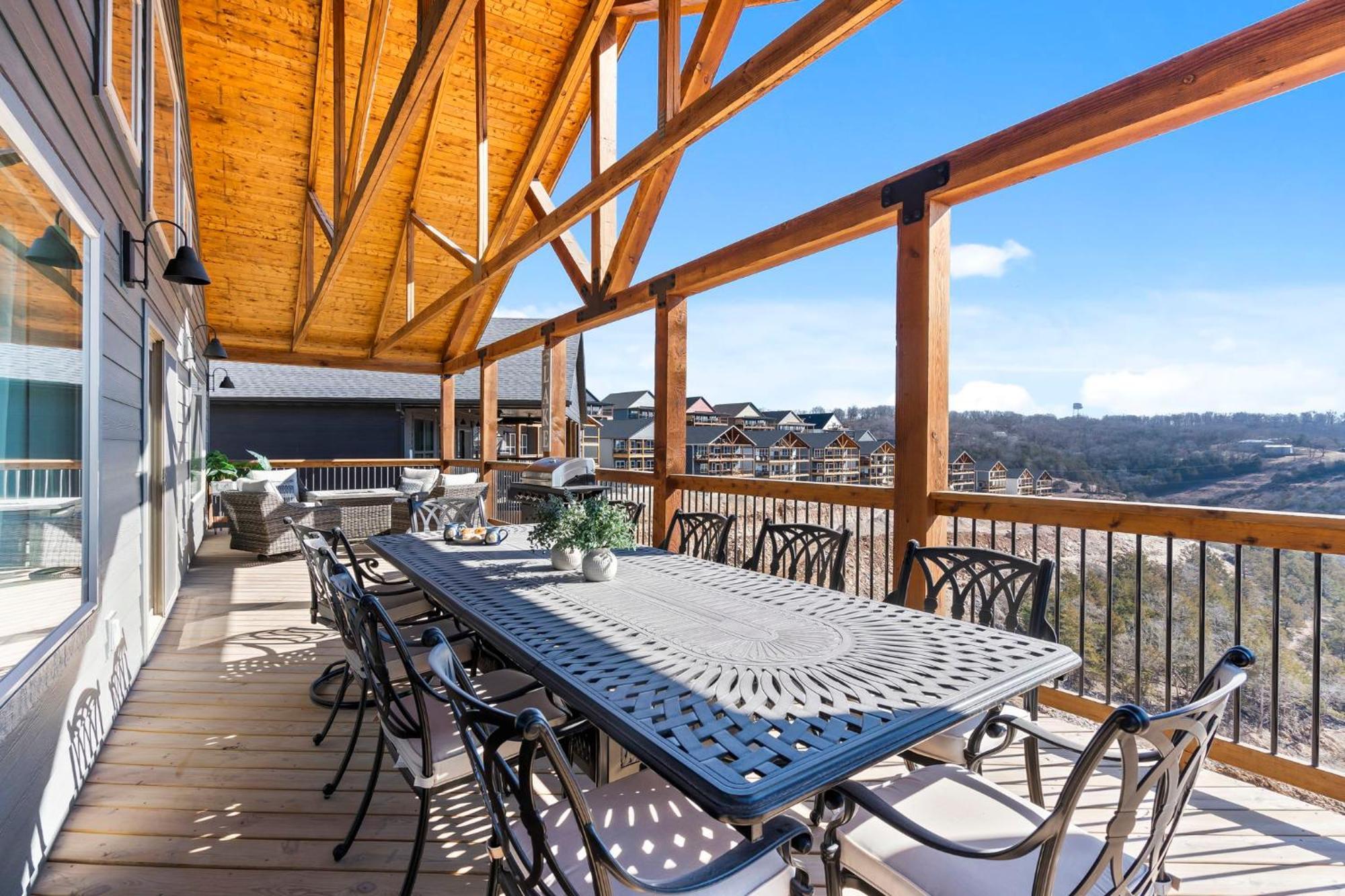 Huge Lakeview Getaway W/ Fun Arcades, Ping Pong Free Silver Dollar Tickets Community Amenities! Lodge Branson