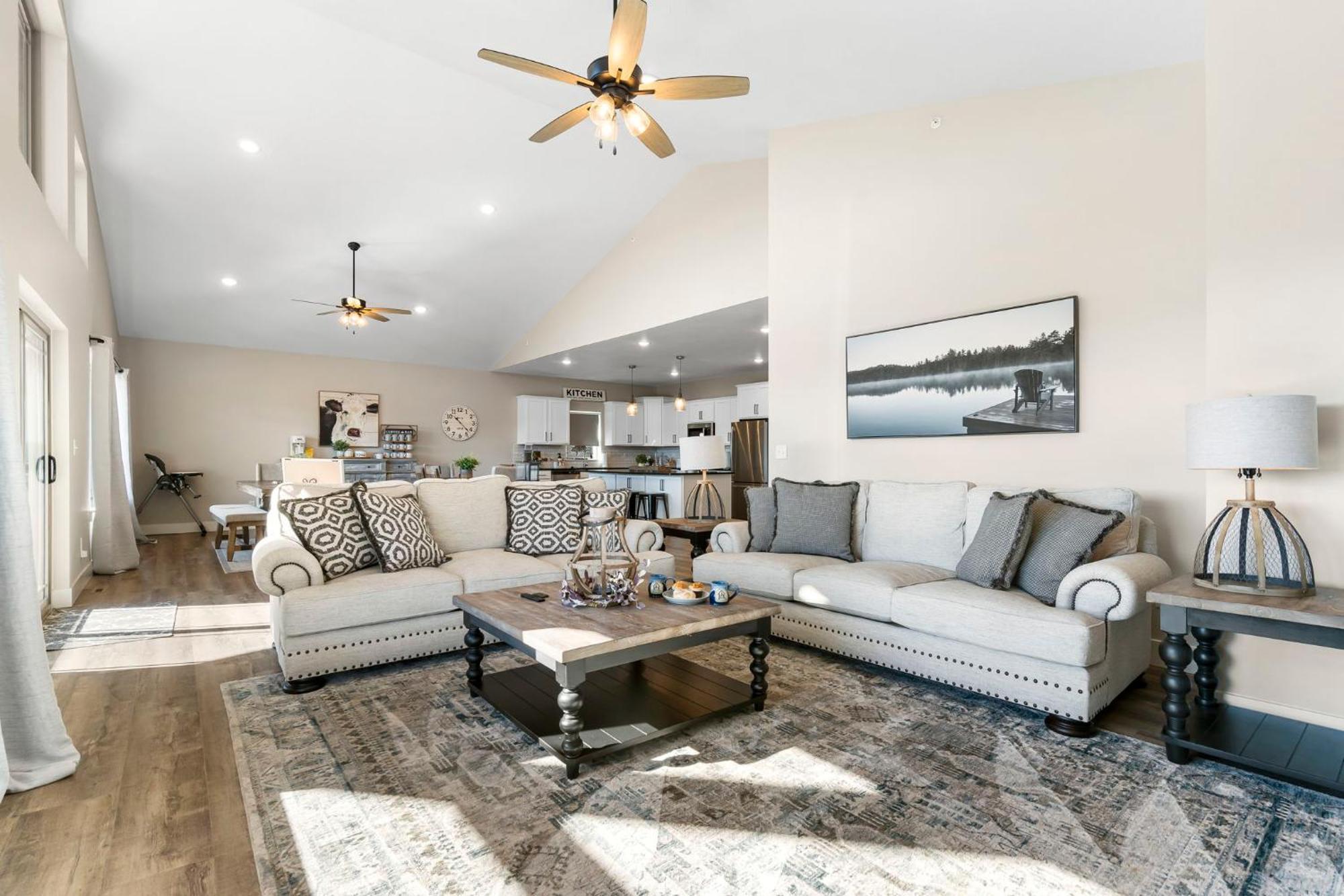 Lodge Huge Lakeview Getaway W/ Fun Arcades, Ping Pong Free Silver Dollar Tickets Community Amenities! Branson
