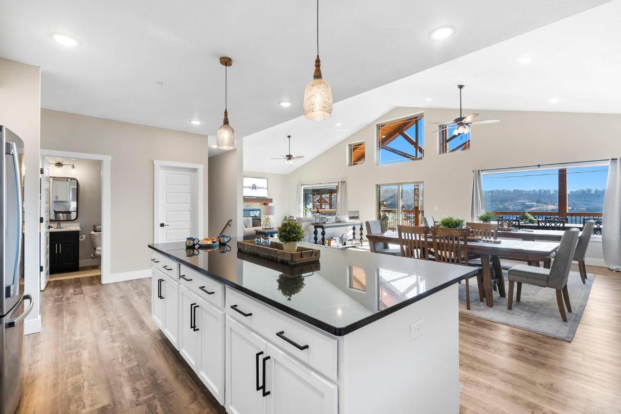 Huge Lakeview Getaway W/ Fun Arcades, Ping Pong Free Silver Dollar Tickets Community Amenities!