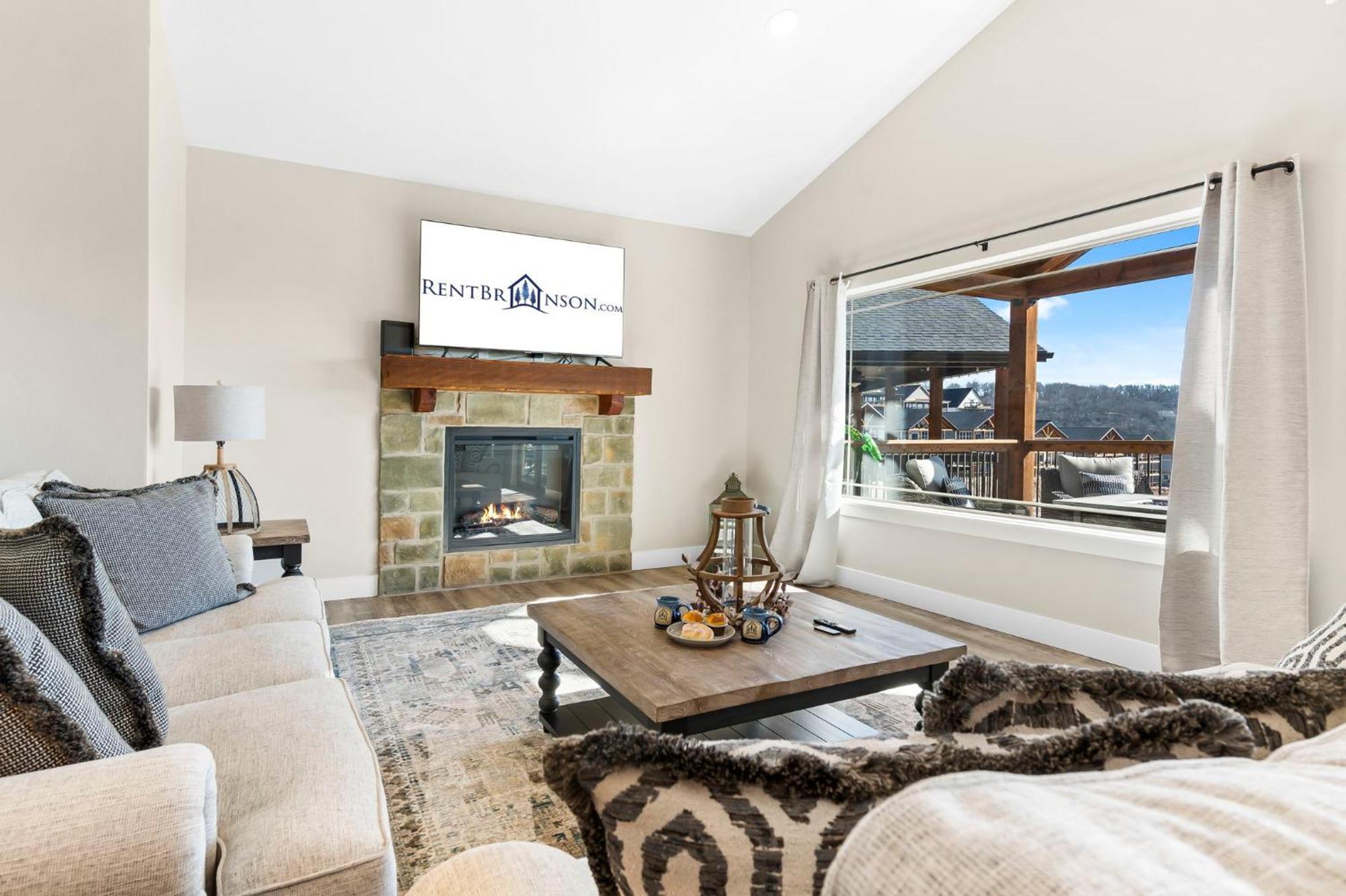 Huge Lakeview Getaway W/ Fun Arcades, Ping Pong Free Silver Dollar Tickets Community Amenities! *