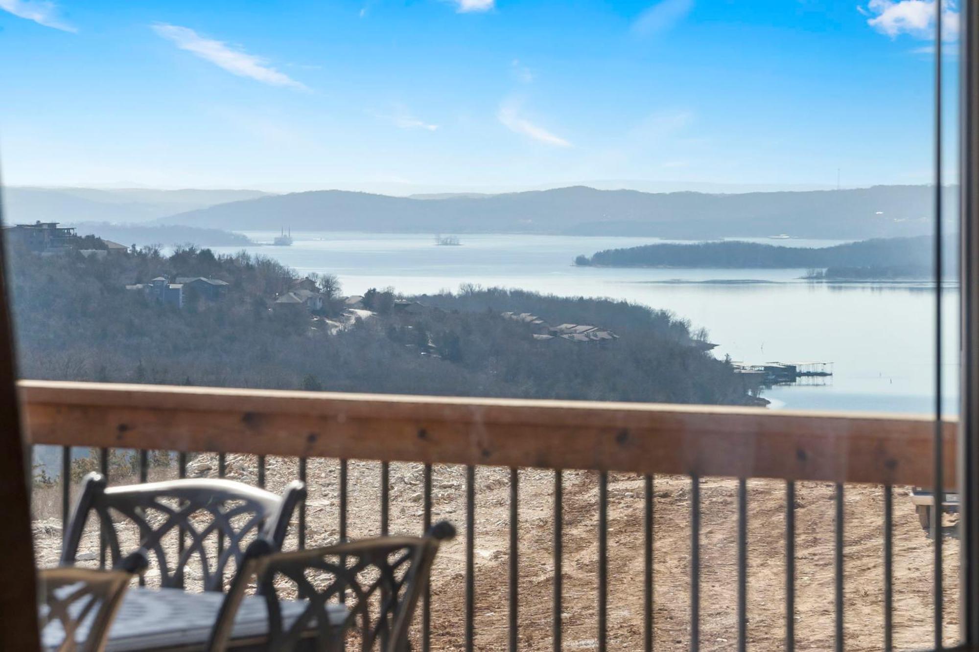 Huge Lakeview Getaway W/ Fun Arcades, Ping Pong Free Silver Dollar Tickets Community Amenities! * Branson