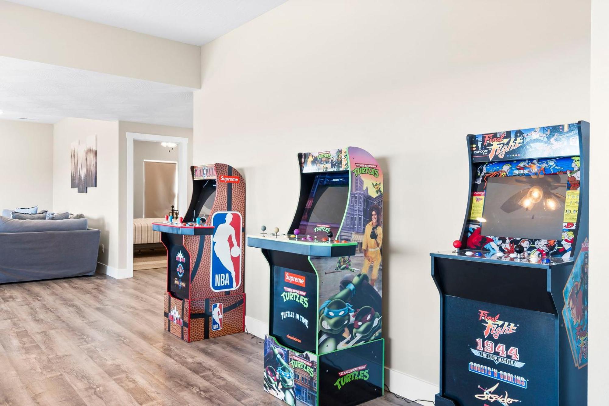 Huge Lakeview Getaway W/ Fun Arcades, Ping Pong Free Silver Dollar Tickets Community Amenities! Lodge *