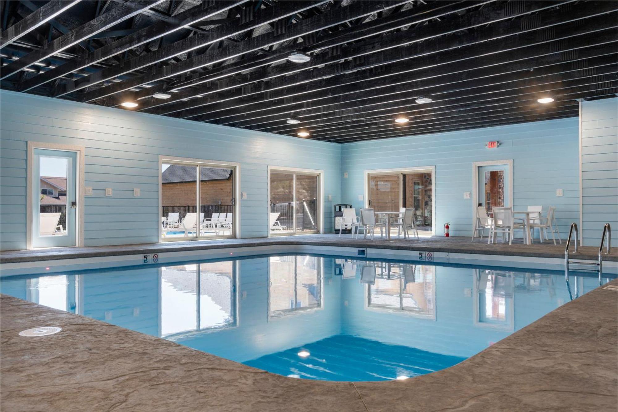 Golf Simulator- Private Hot Tub- Views- Free Daily Tickets- Close To Attractions
