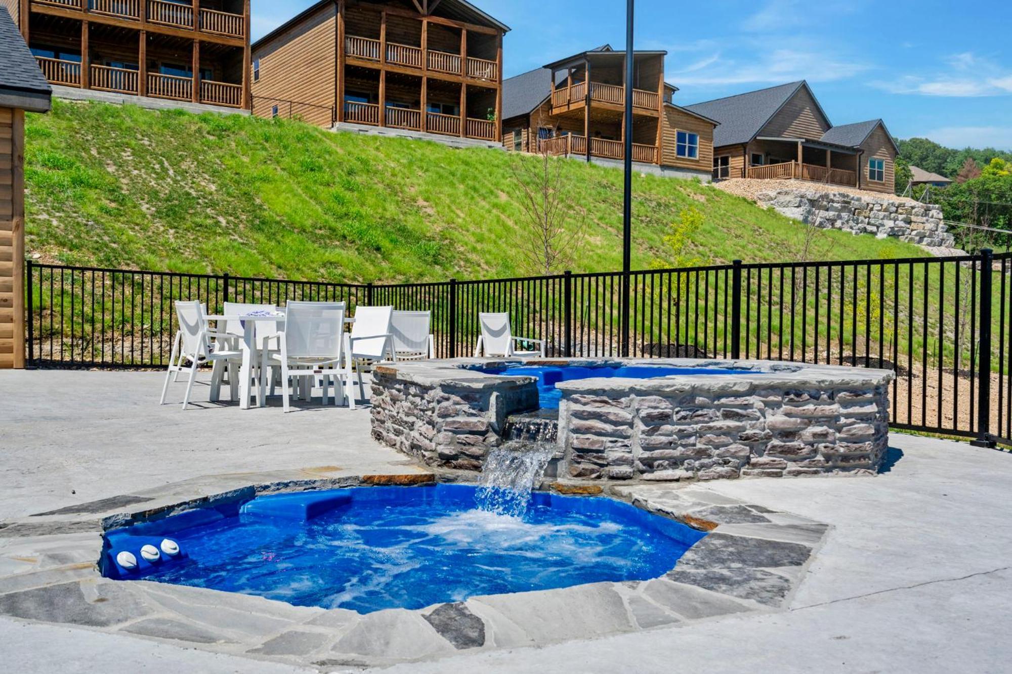 Holiday home Golf Simulator- Private Hot Tub- Views- Free Daily Tickets- Close To Attractions *
