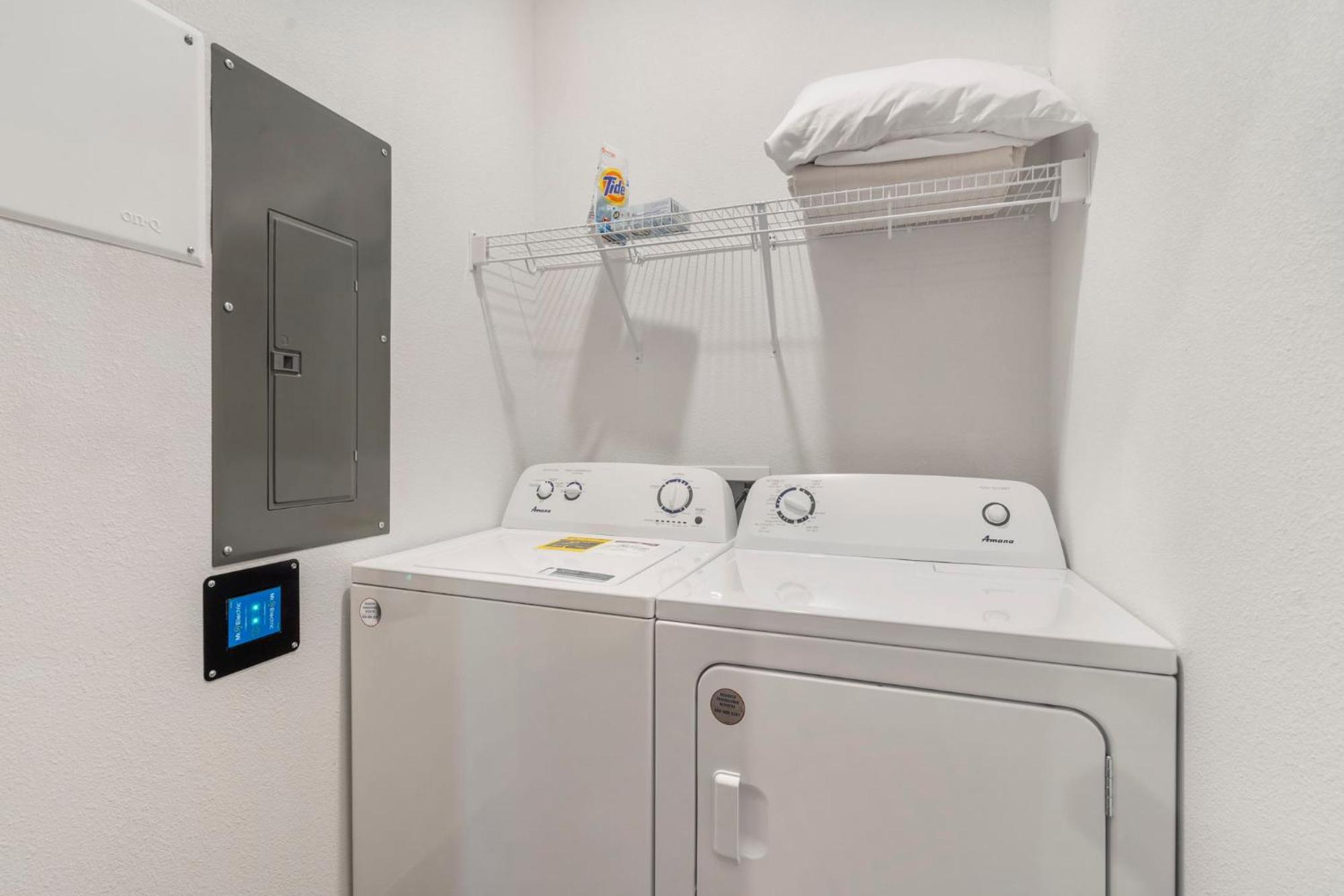 Holiday home Golf Simulator- Private Hot Tub- Views- Free Daily Tickets- Close To Attractions