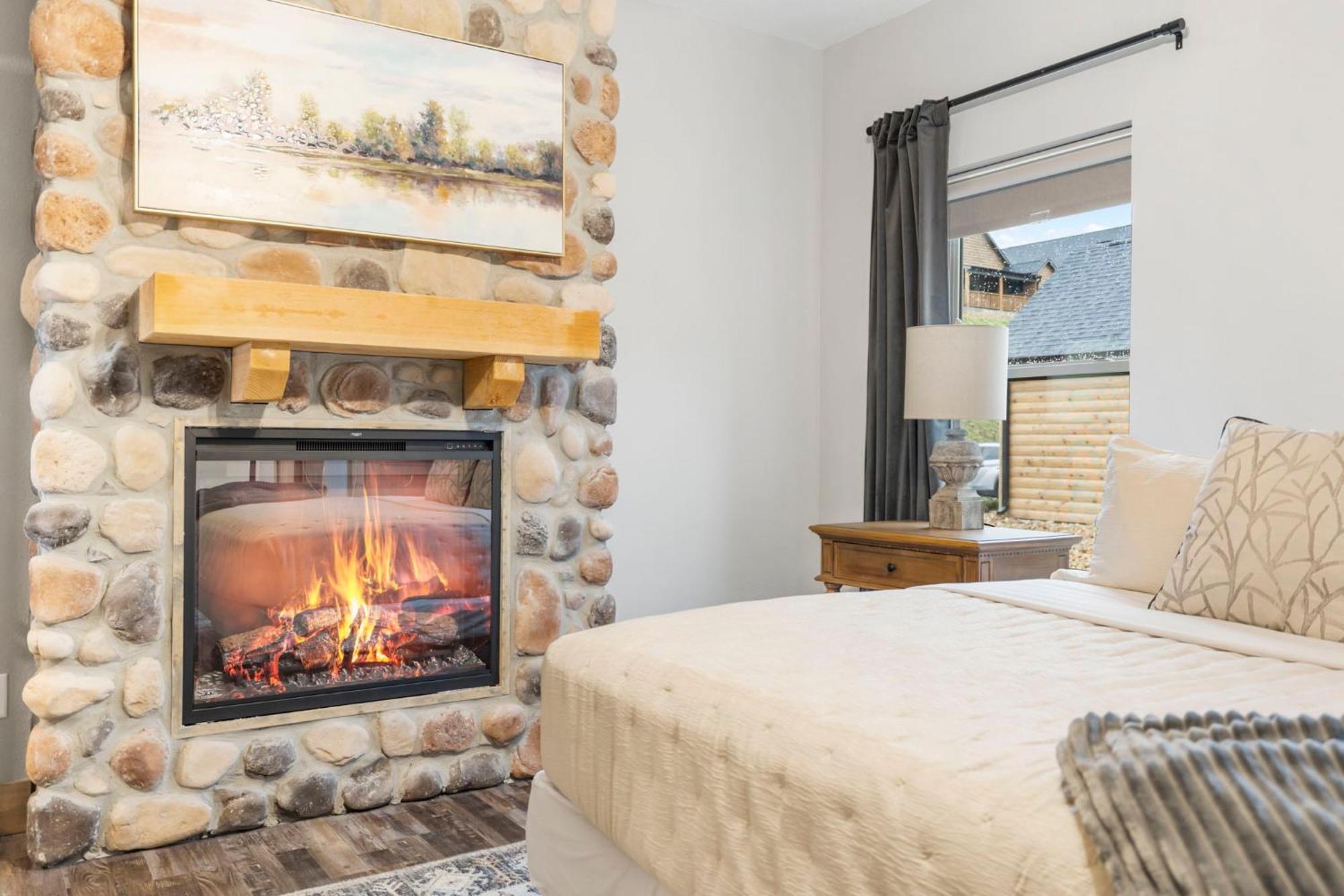 Golf Simulator- Private Hot Tub- Views- Free Daily Tickets- Close To Attractions Holiday home