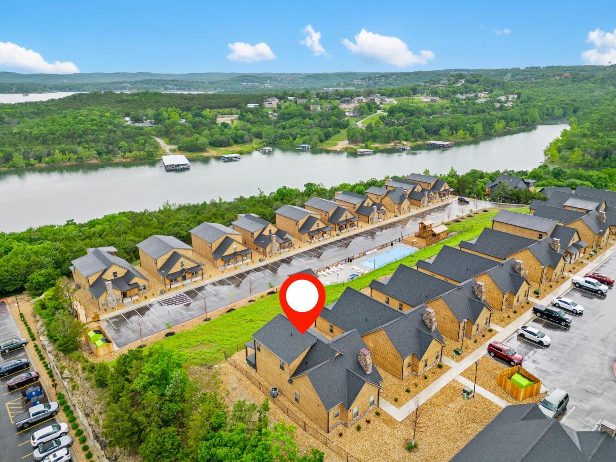 Golf Simulator- Private Hot Tub- Views- Free Daily Tickets- Close To Attractions * Branson