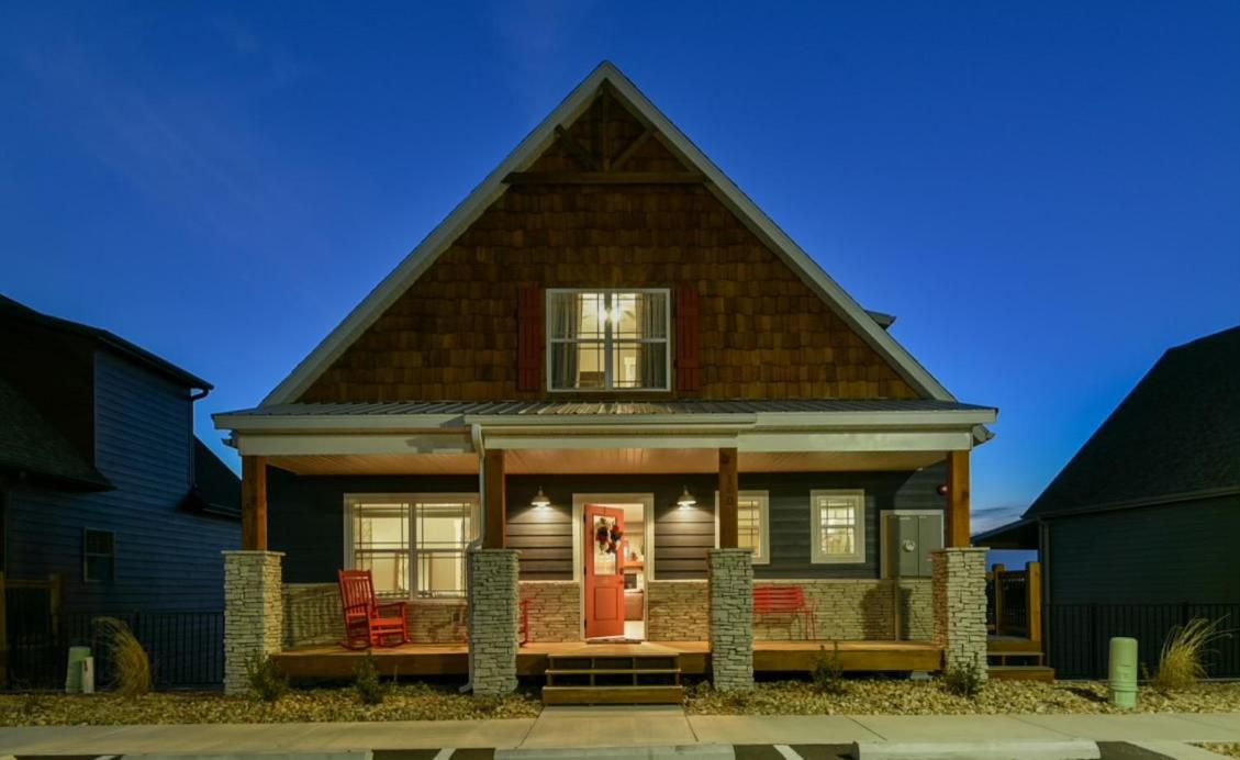 Holiday home Table Rock Views, Double Sided Fireplace, Free Attraction Tickets, Air Hockey *