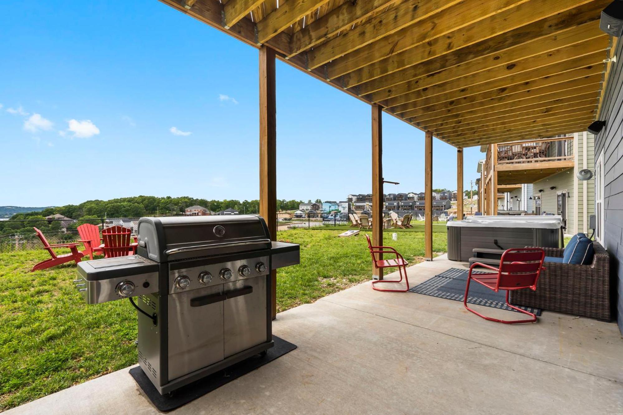 Holiday home Table Rock Views, Double Sided Fireplace, Free Attraction Tickets, Air Hockey Branson