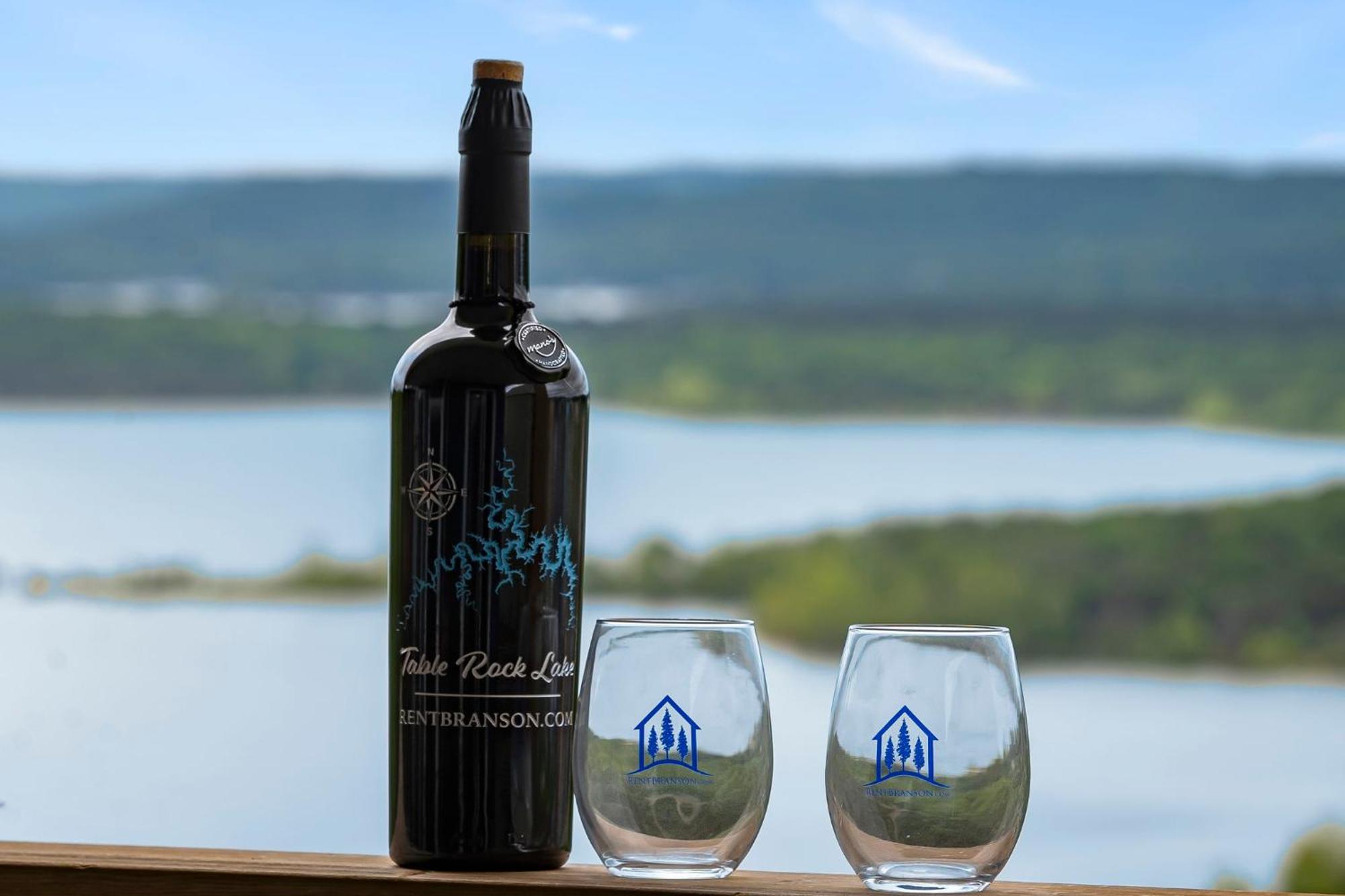Holiday home Table Rock Views, Double Sided Fireplace, Free Attraction Tickets, Air Hockey *