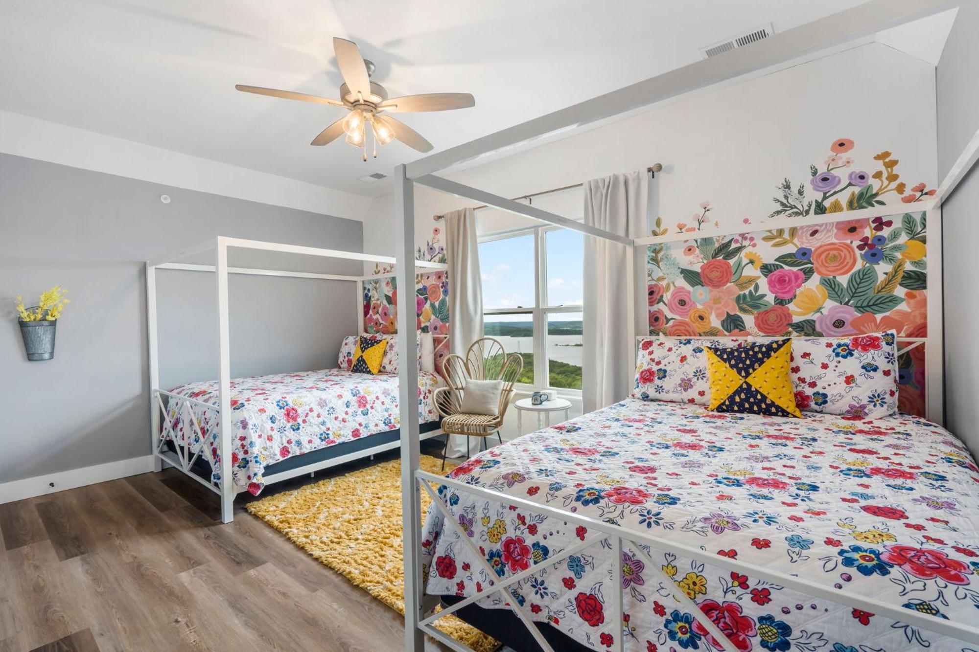 Holiday home Table Rock Views, Double Sided Fireplace, Free Attraction Tickets, Air Hockey