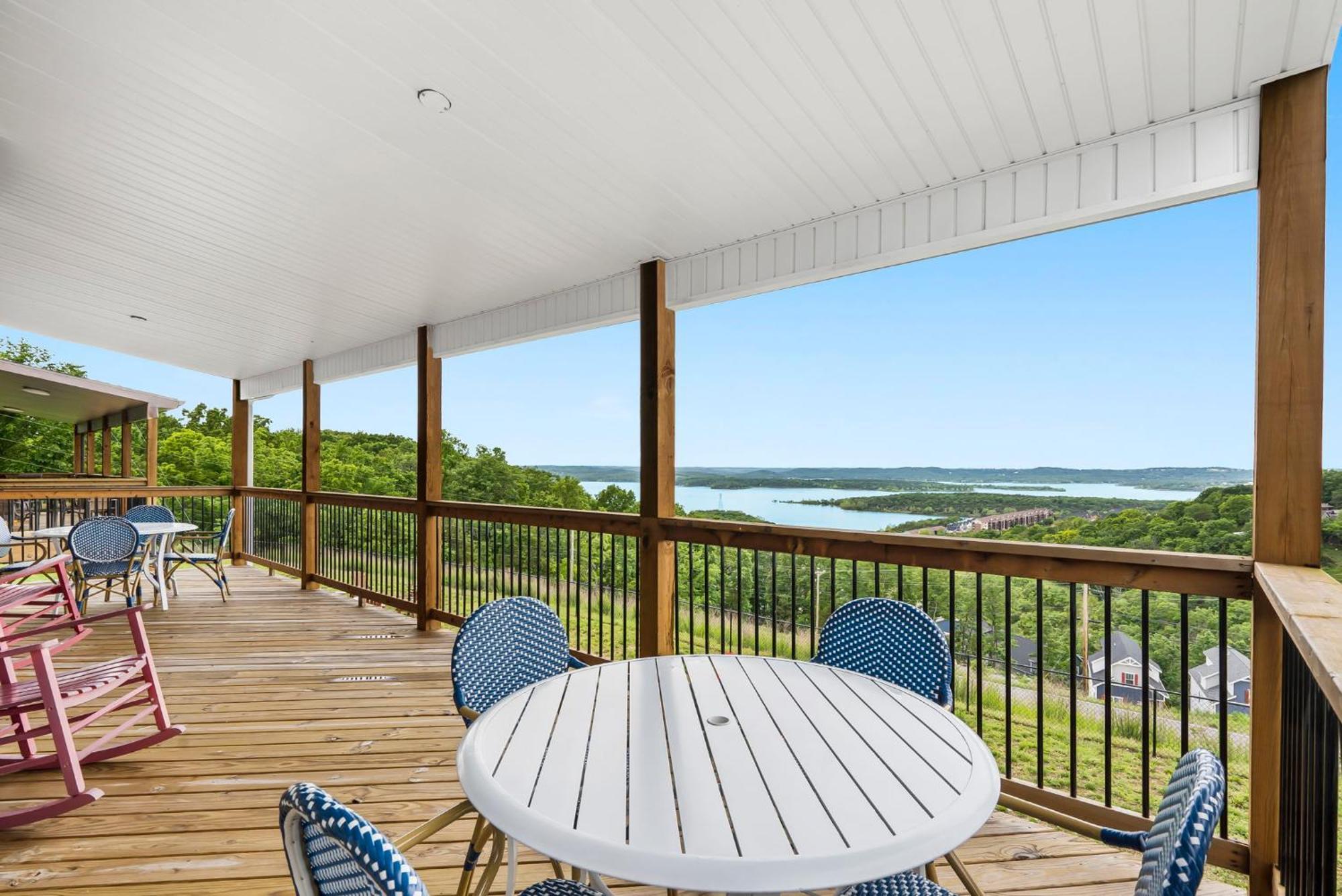 Holiday home Table Rock Views, Double Sided Fireplace, Free Attraction Tickets, Air Hockey *