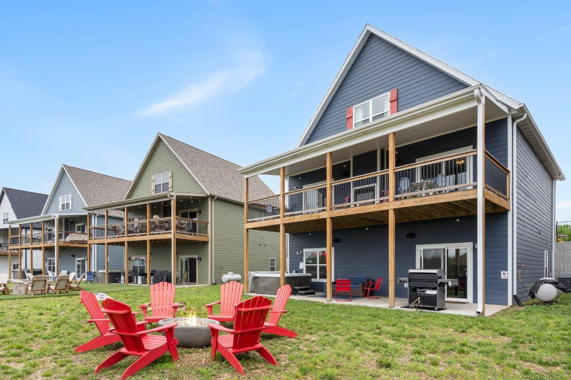 Table Rock Views, Double Sided Fireplace, Free Attraction Tickets, Air Hockey Holiday home Branson