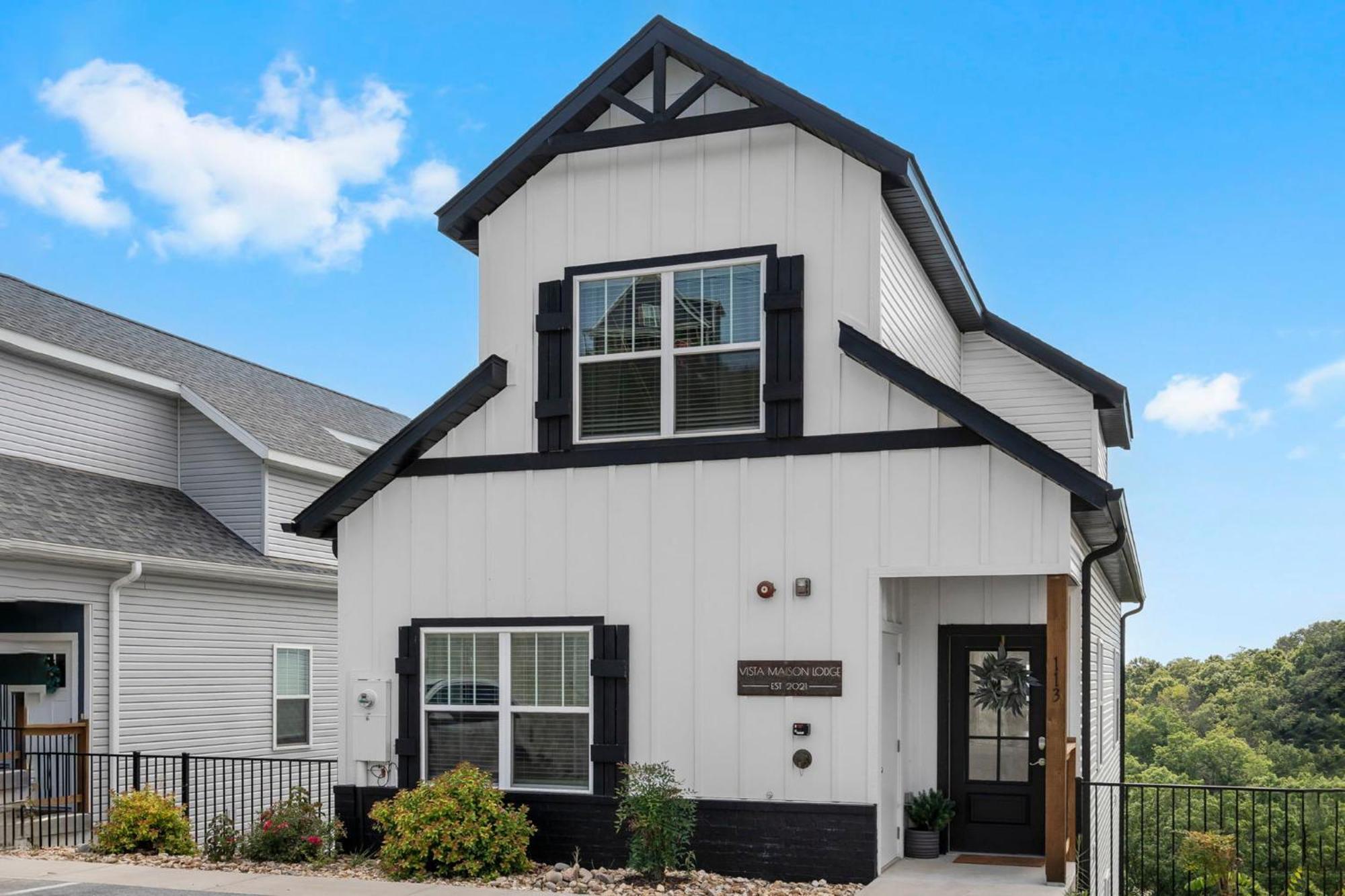 Breathtaking Views-dog Friendly-$400 Of Free Tickets-high End Decor Holiday home *