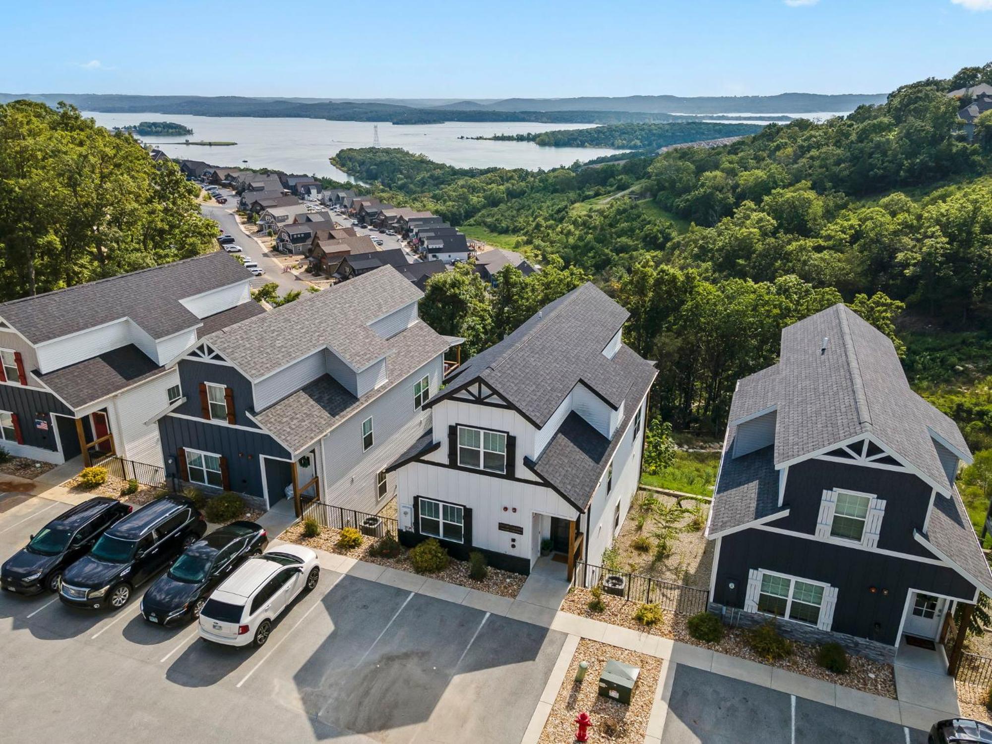 Breathtaking Views-dog Friendly-$400 Of Free Tickets-high End Decor Holiday home Branson