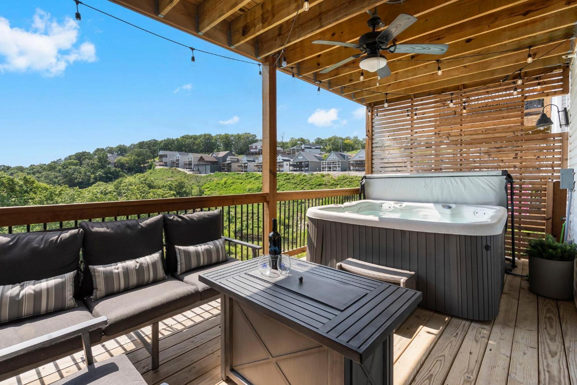 Holiday home Breathtaking Views-dog Friendly-$400 Of Free Tickets-high End Decor Branson