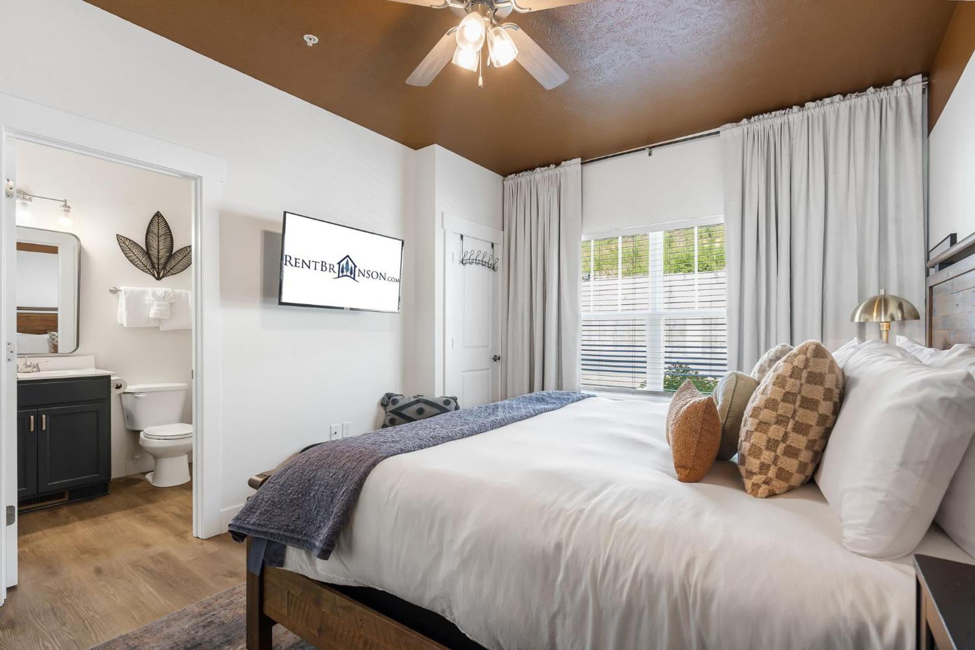 Holiday home Breathtaking Views-dog Friendly-$400 Of Free Tickets-high End Decor *