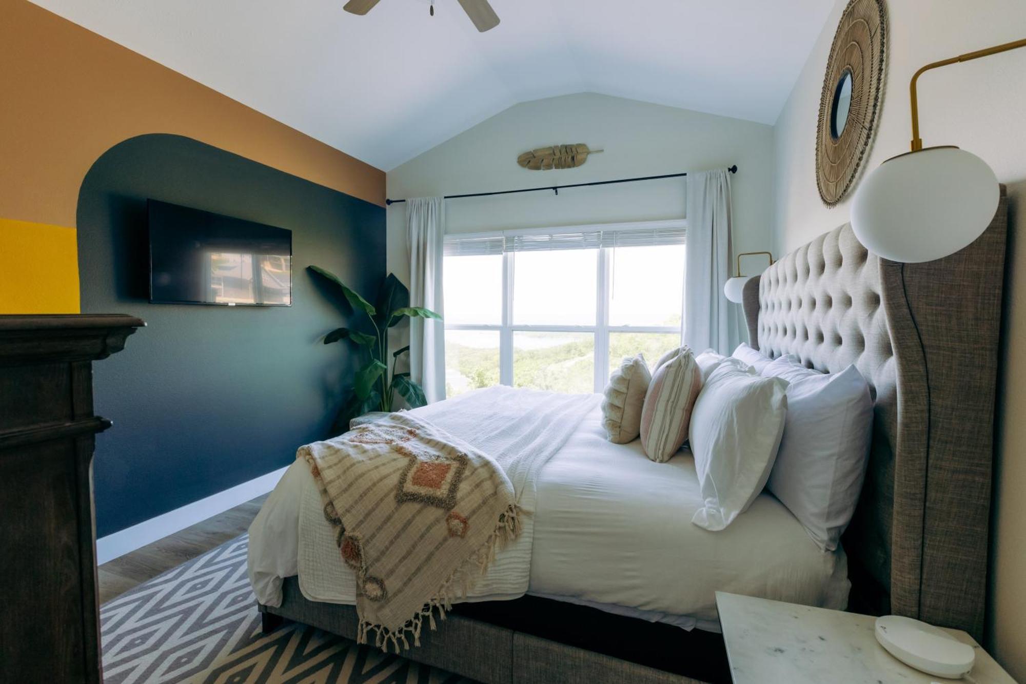 Breathtaking Views-dog Friendly-$400 Of Free Tickets-high End Decor Branson
