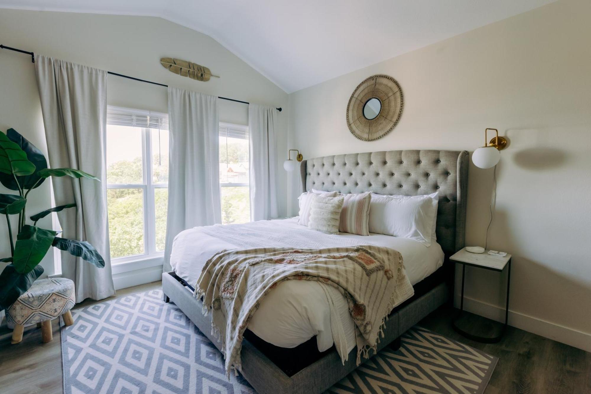 Breathtaking Views-dog Friendly-$400 Of Free Tickets-high End Decor * Branson