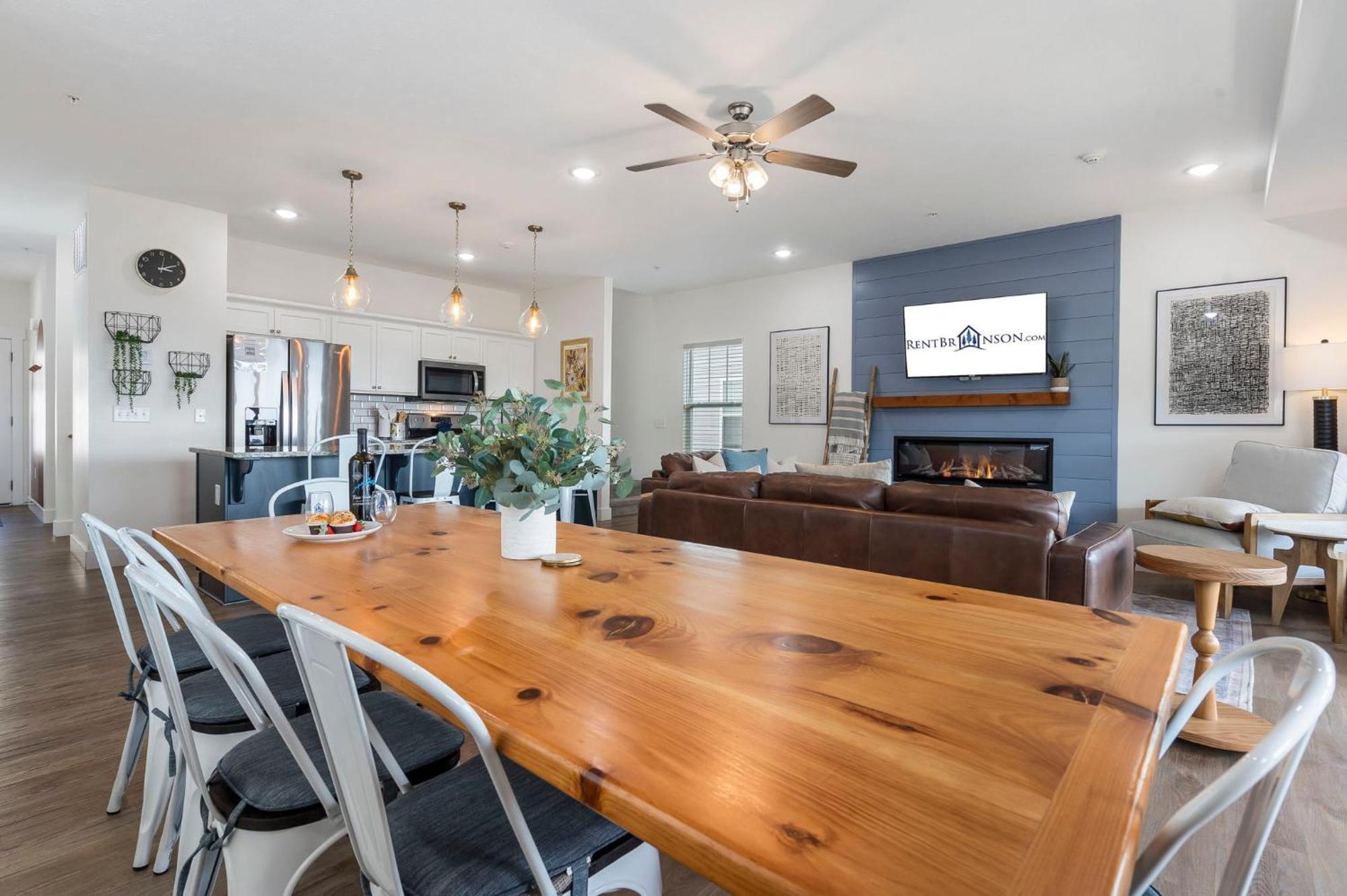Breathtaking Views-dog Friendly-$400 Of Free Tickets-high End Decor *