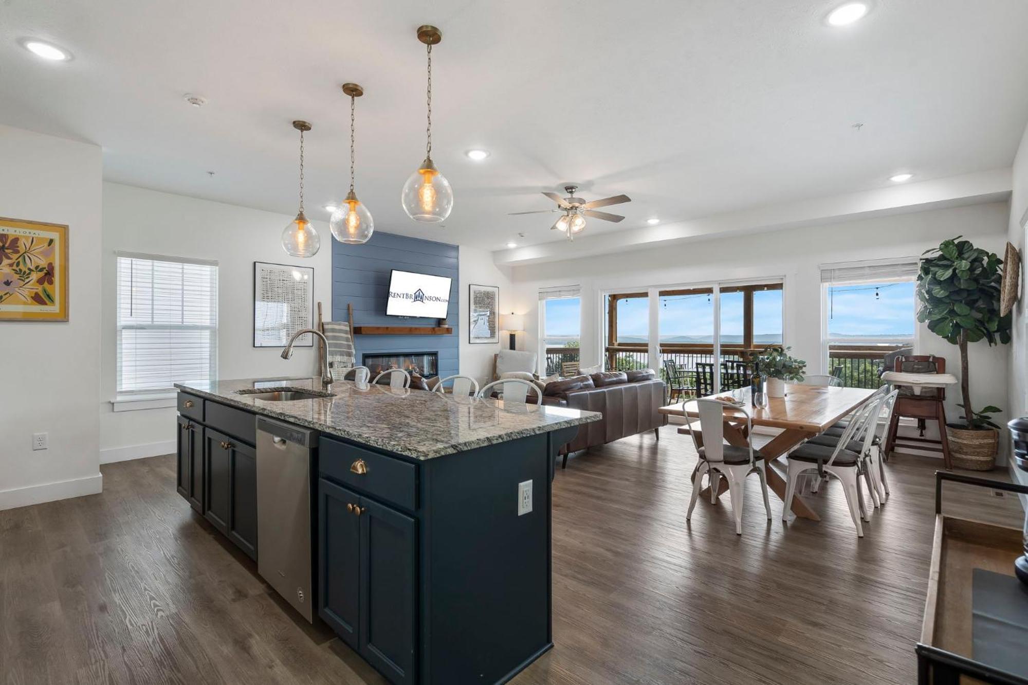 Breathtaking Views-dog Friendly-$400 Of Free Tickets-high End Decor Holiday home Branson