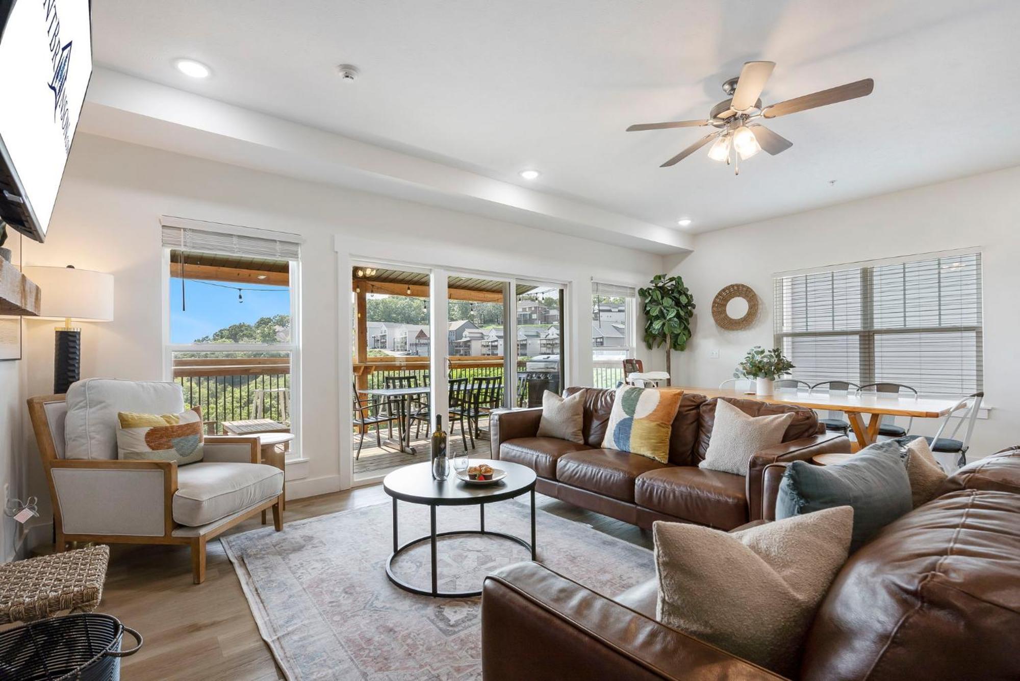 Breathtaking Views-dog Friendly-$400 Of Free Tickets-high End Decor