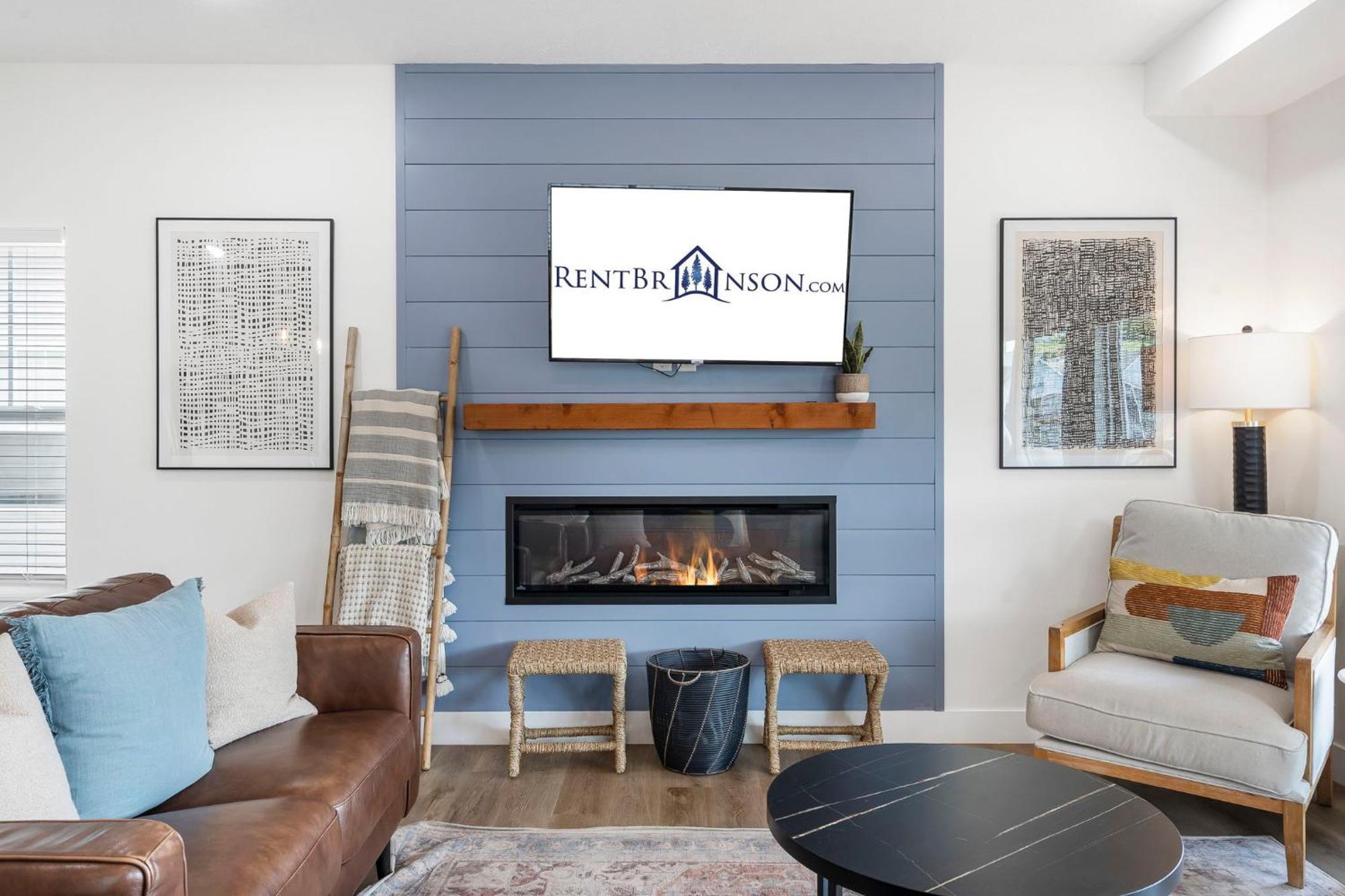 Breathtaking Views-dog Friendly-$400 Of Free Tickets-high End Decor Holiday home