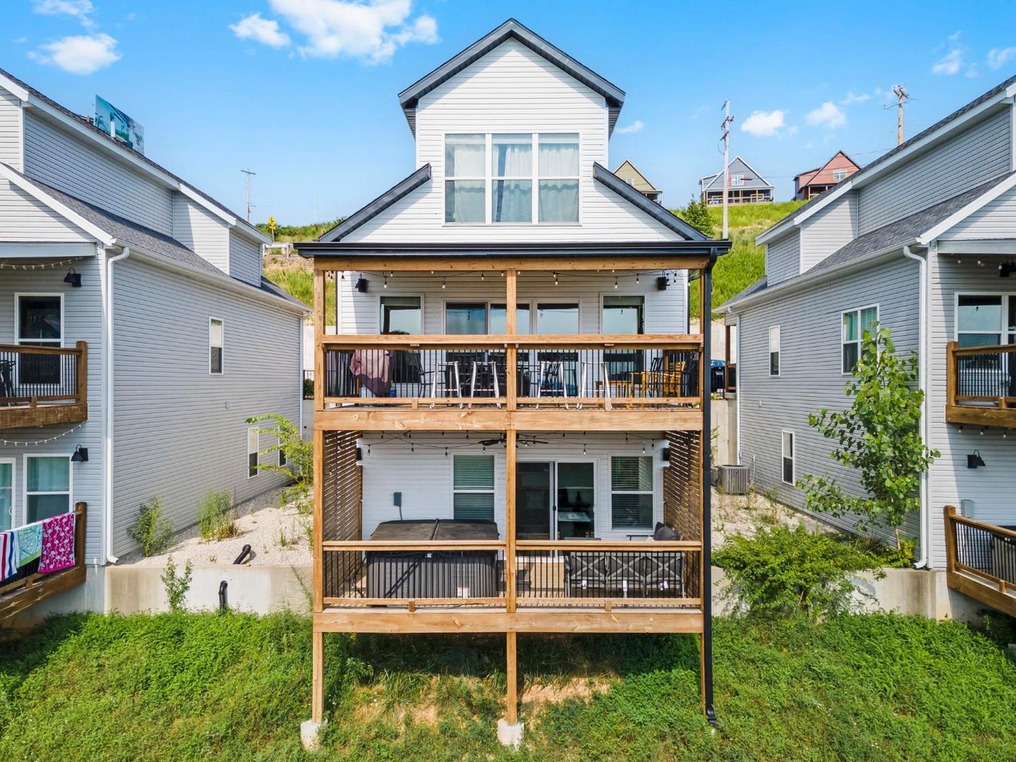 Breathtaking Views-dog Friendly-$400 Of Free Tickets-high End Decor *