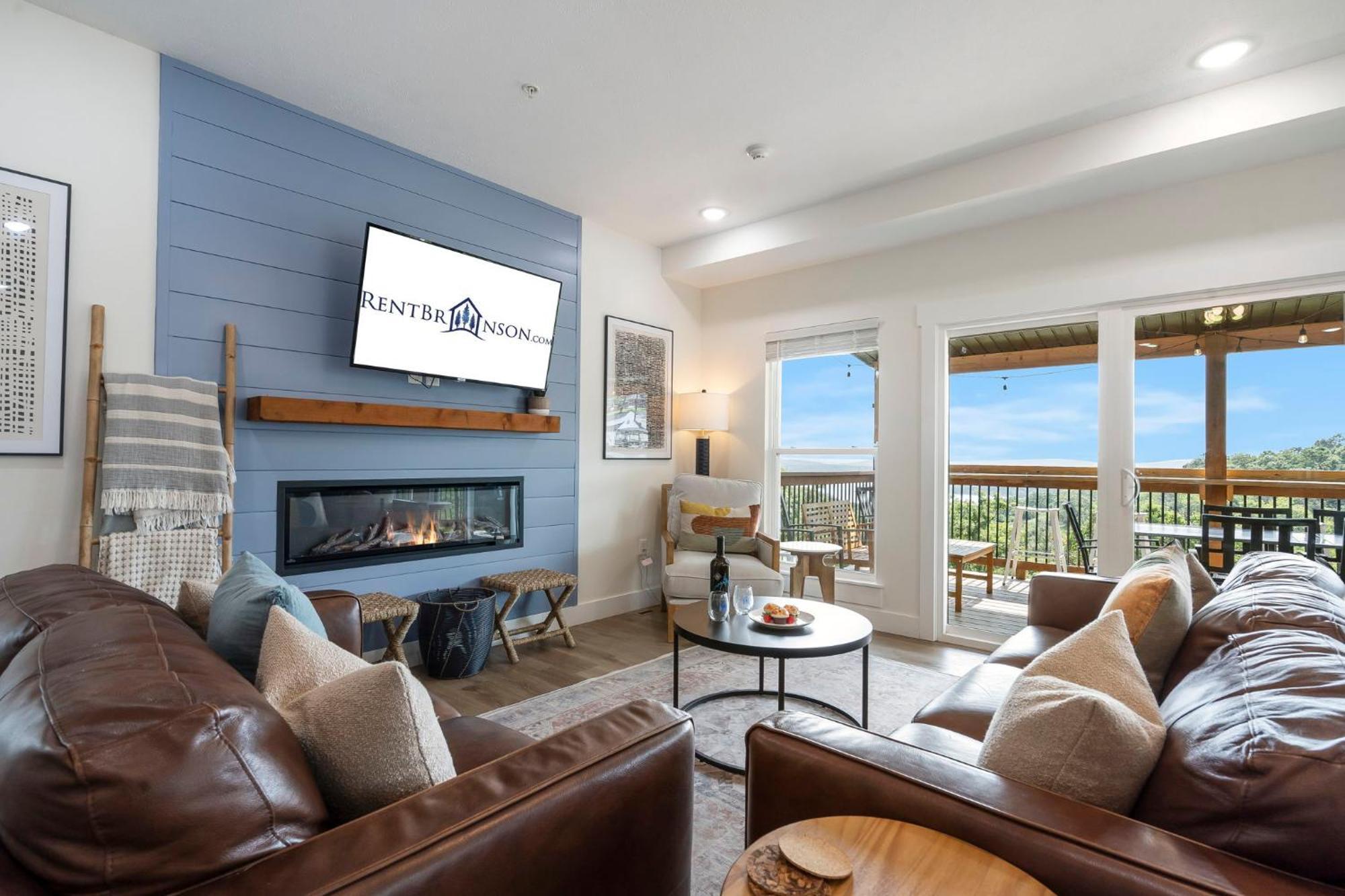 Breathtaking Views-dog Friendly-$400 Of Free Tickets-high End Decor
