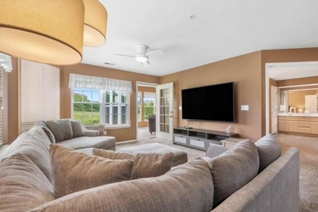 Apartment Lounging On The Links Thousand Hills Branson