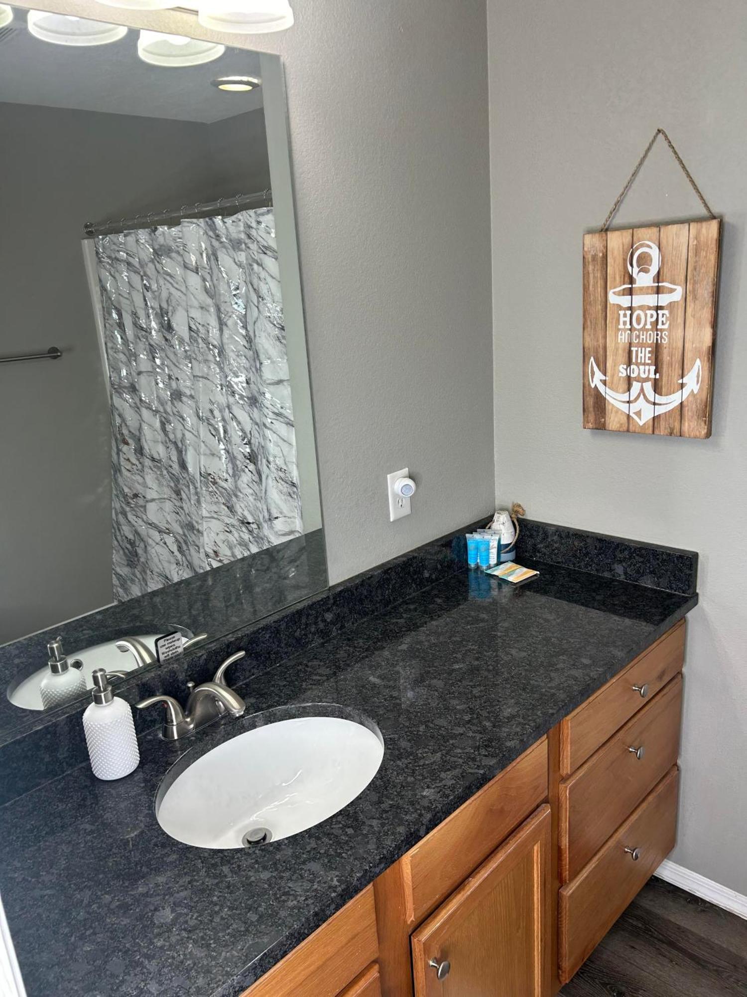 Cozy With No Stairs, And Arcades! 5 Beds * Branson
