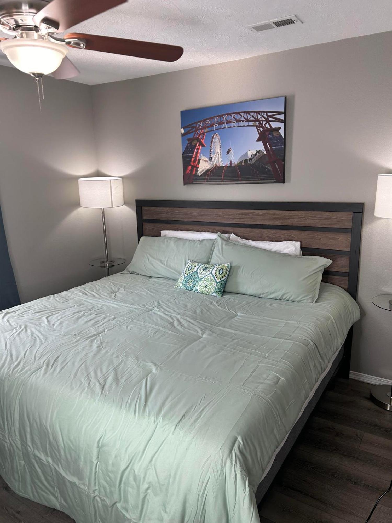 Cozy With No Stairs, And Arcades! 5 Beds Apartment