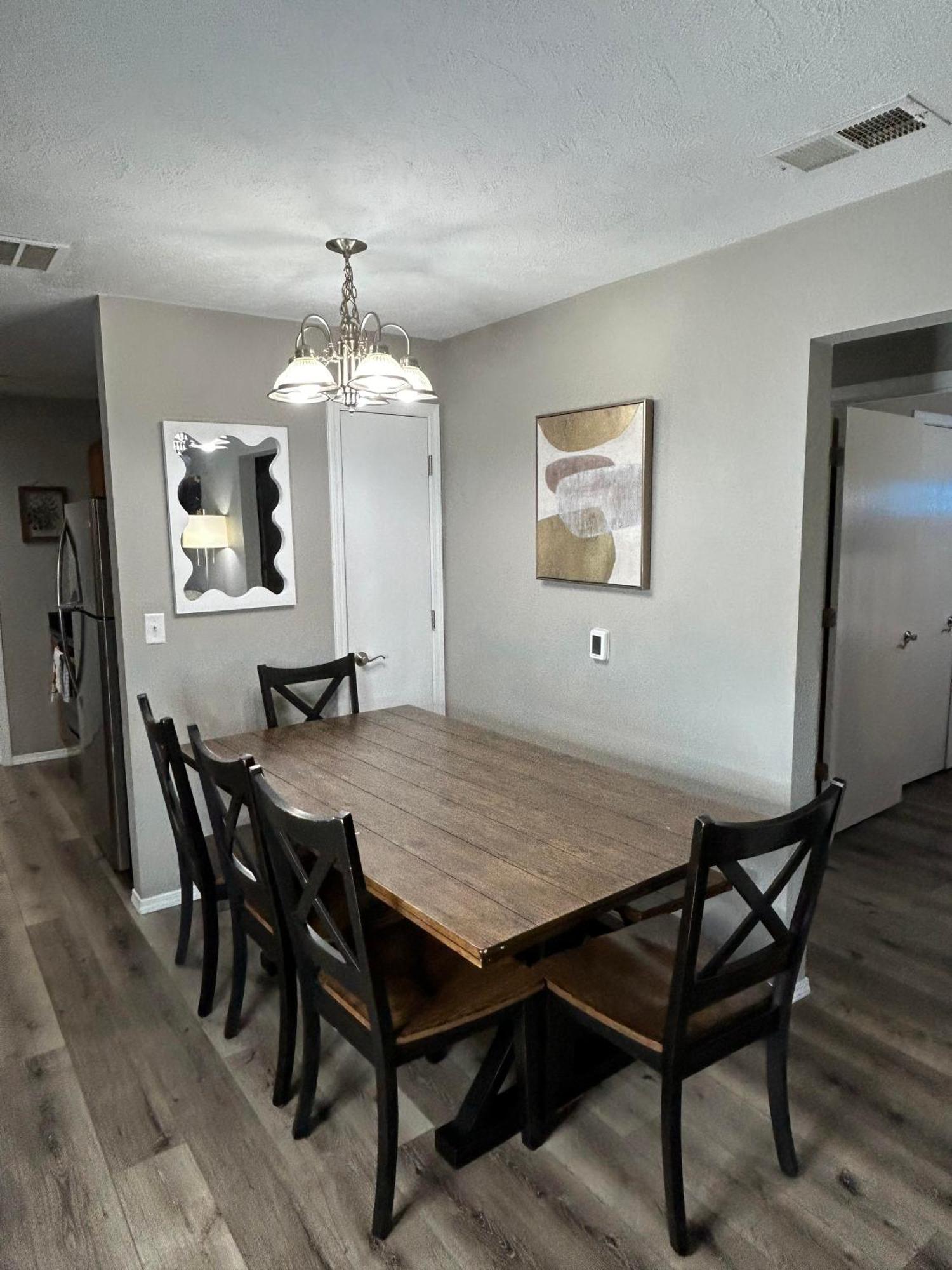 Apartment Cozy With No Stairs, And Arcades! 5 Beds