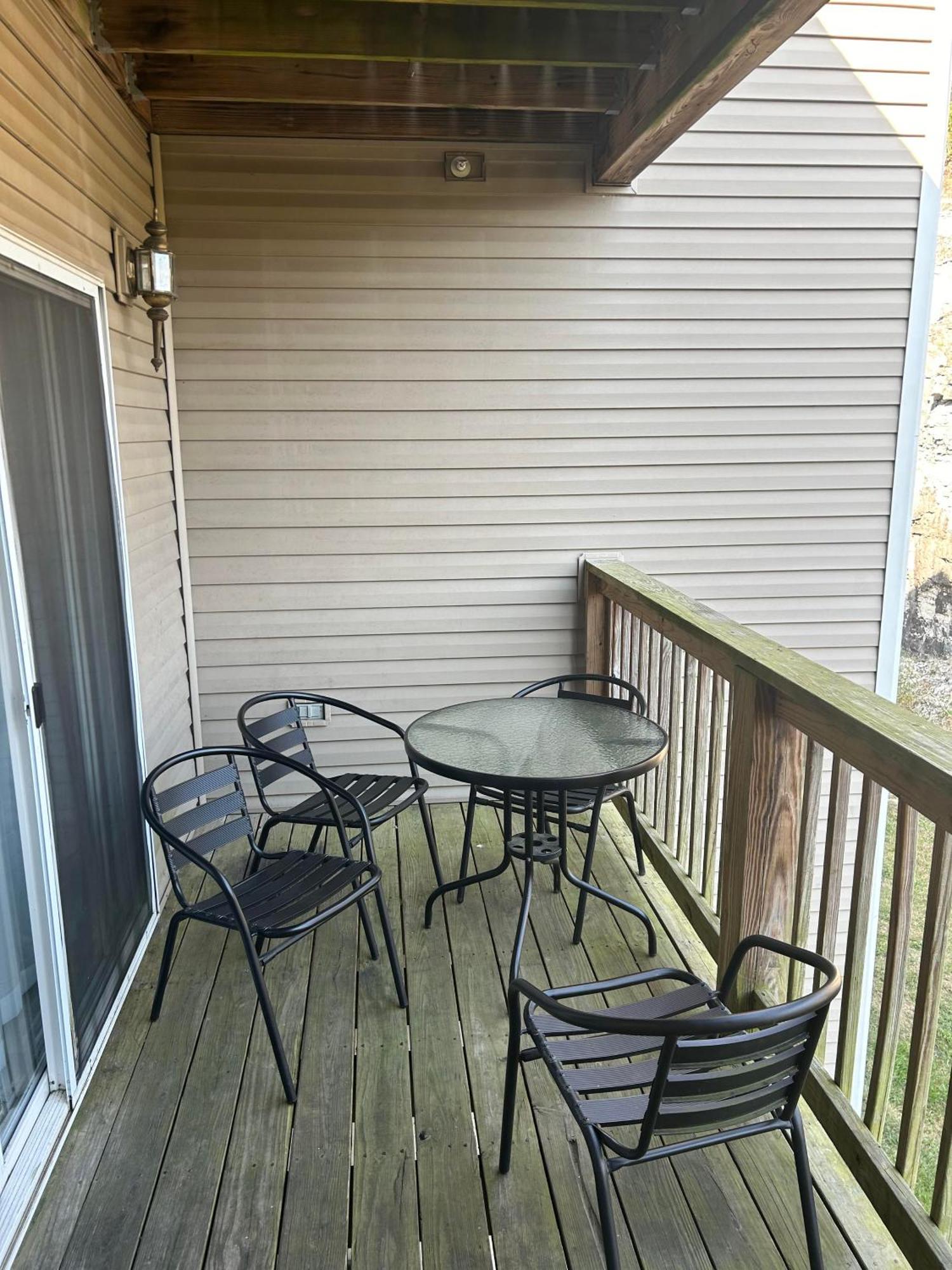 Cozy With No Stairs, And Arcades! 5 Beds * Branson