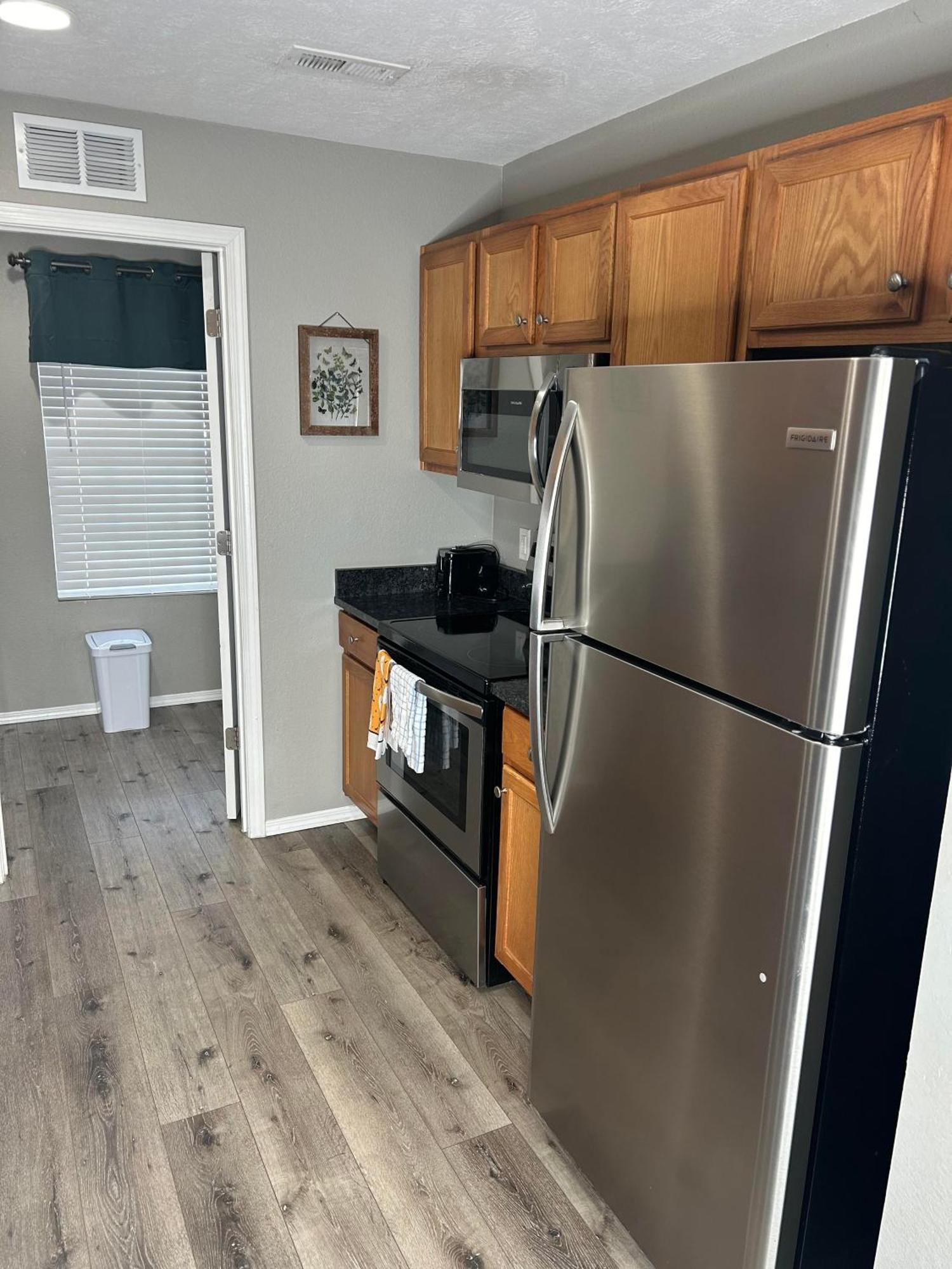 Cozy With No Stairs, And Arcades! 5 Beds Apartment