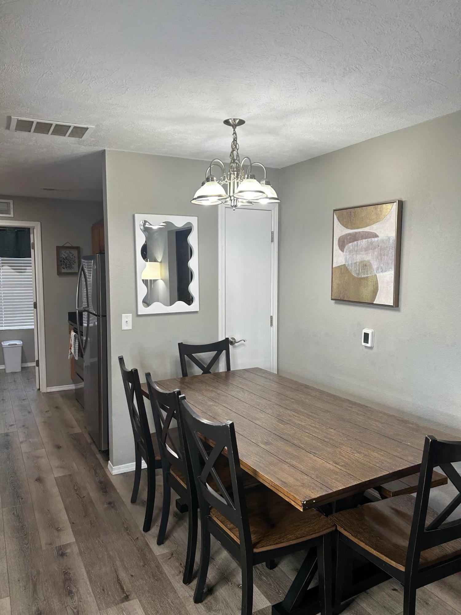 Apartment Cozy With No Stairs, And Arcades! 5 Beds *