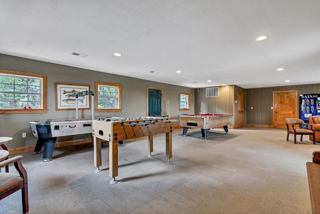 Holiday home Private Hot Tub, New In Trophy Run, Cmty Outdoor Pool, Free Daily Tickets To Local Attractions! Branson