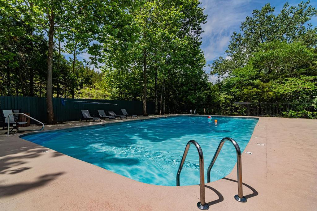 Private Hot Tub, New In Trophy Run, Cmty Outdoor Pool, Free Daily Tickets To Local Attractions! Holiday home