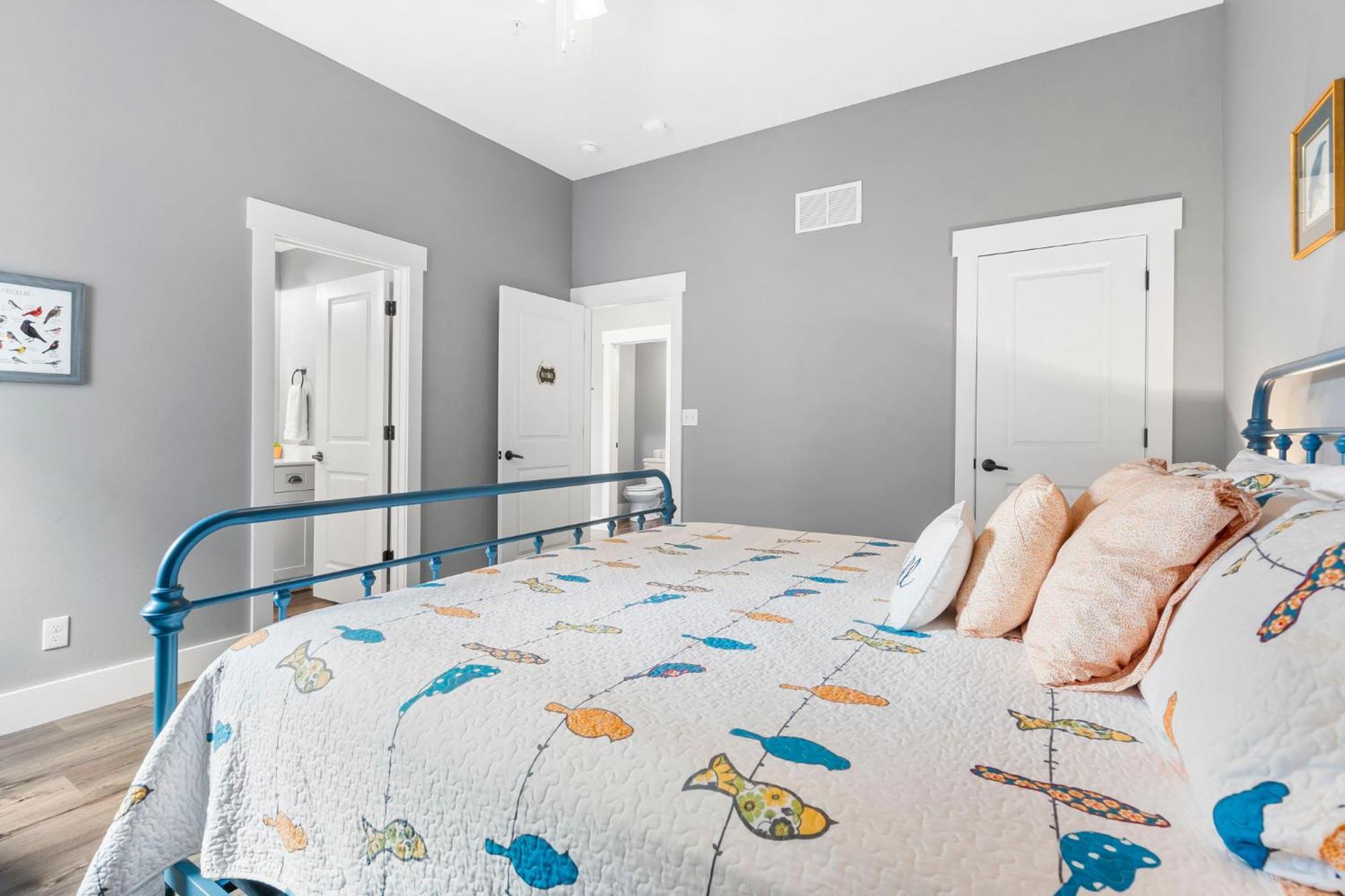Double-sided Fireplace, Views, Daily Tickets To Local Attractions, Air Hockey! * Branson