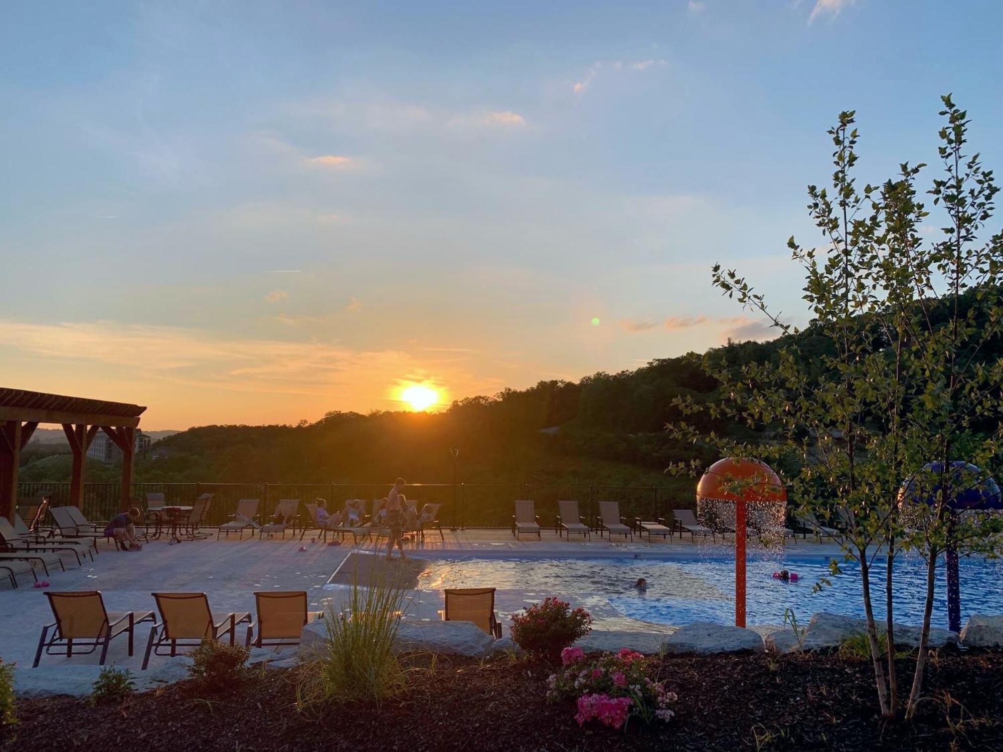 Double-sided Fireplace, Views, Daily Tickets To Local Attractions, Air Hockey! *