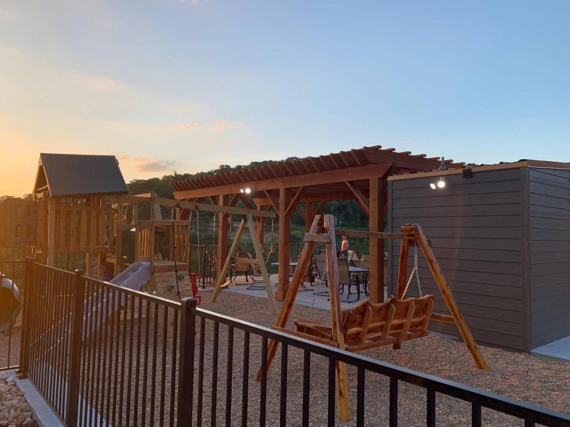Double-sided Fireplace, Views, Daily Tickets To Local Attractions, Air Hockey! * Branson
