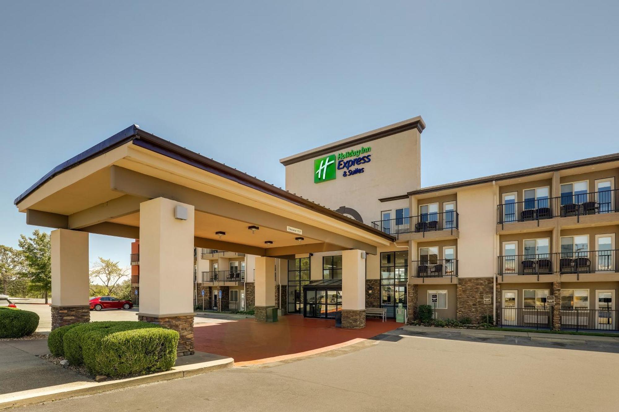 Express & 76 By Ihg Branson