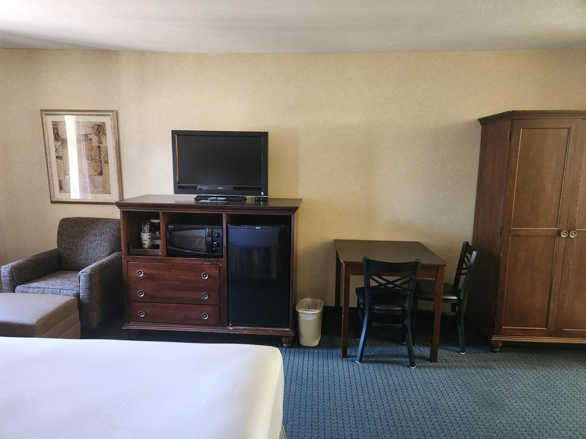 Hotel Suburban On The Strip 2*