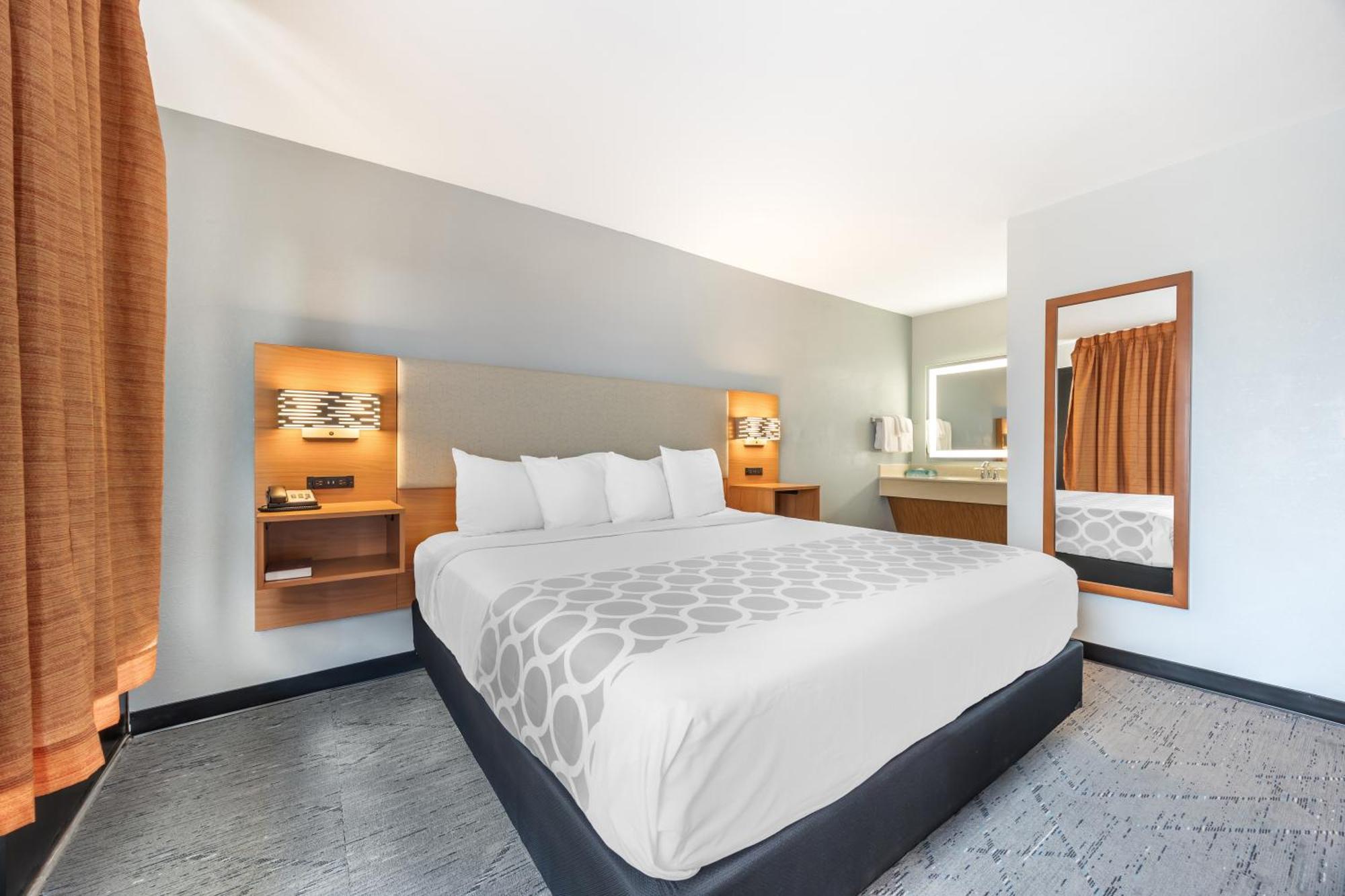 Suburban On The Strip Hotel 2*