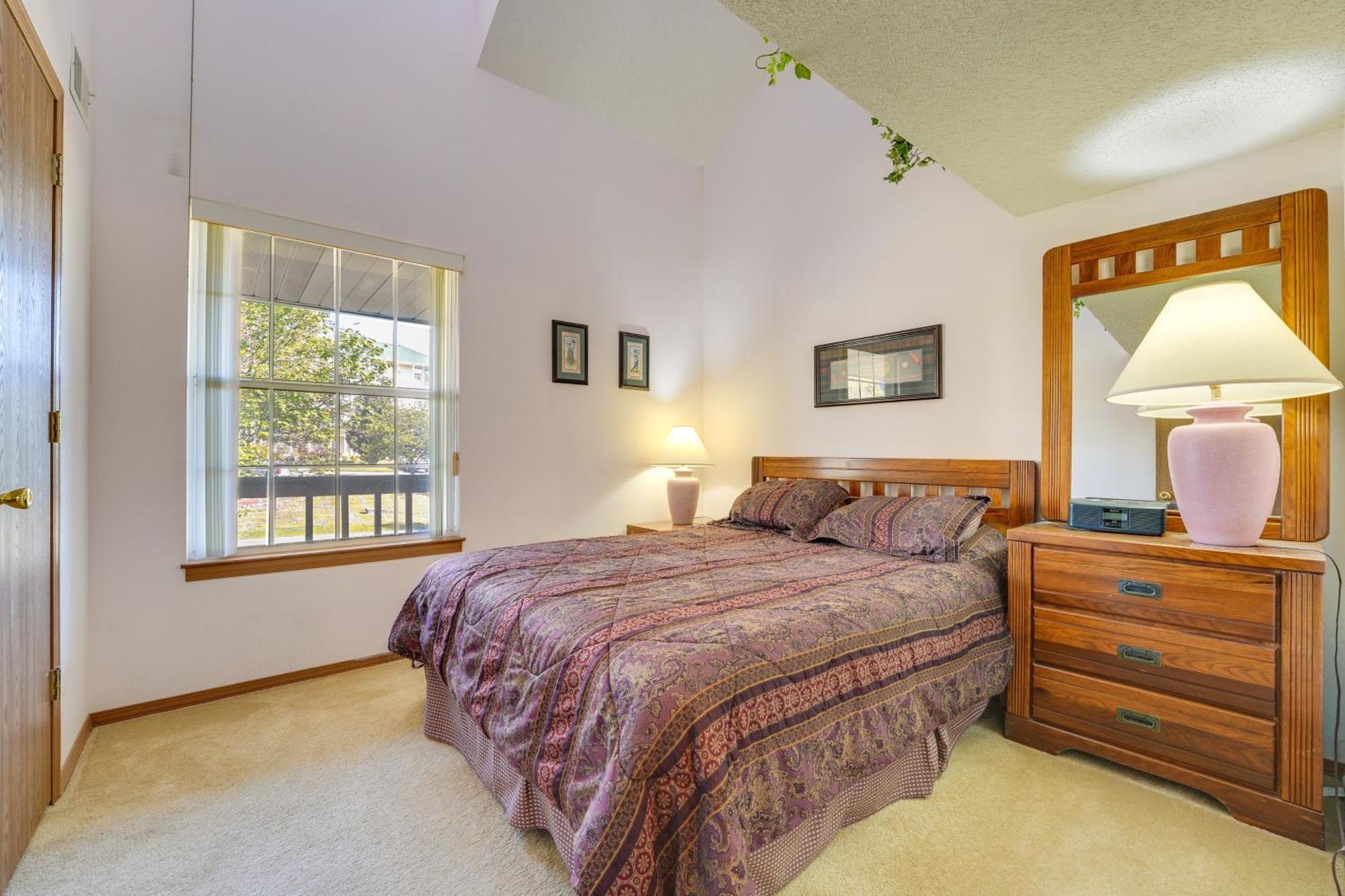 Cozy With Golf Course View In Branson! Branson