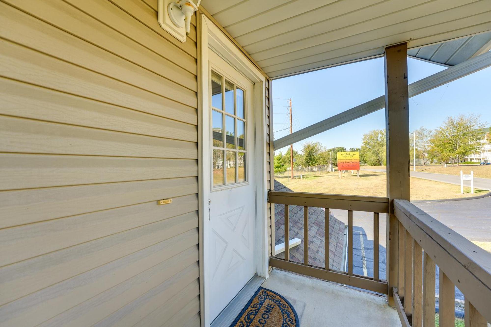 Cozy With Golf Course View In Branson! *
