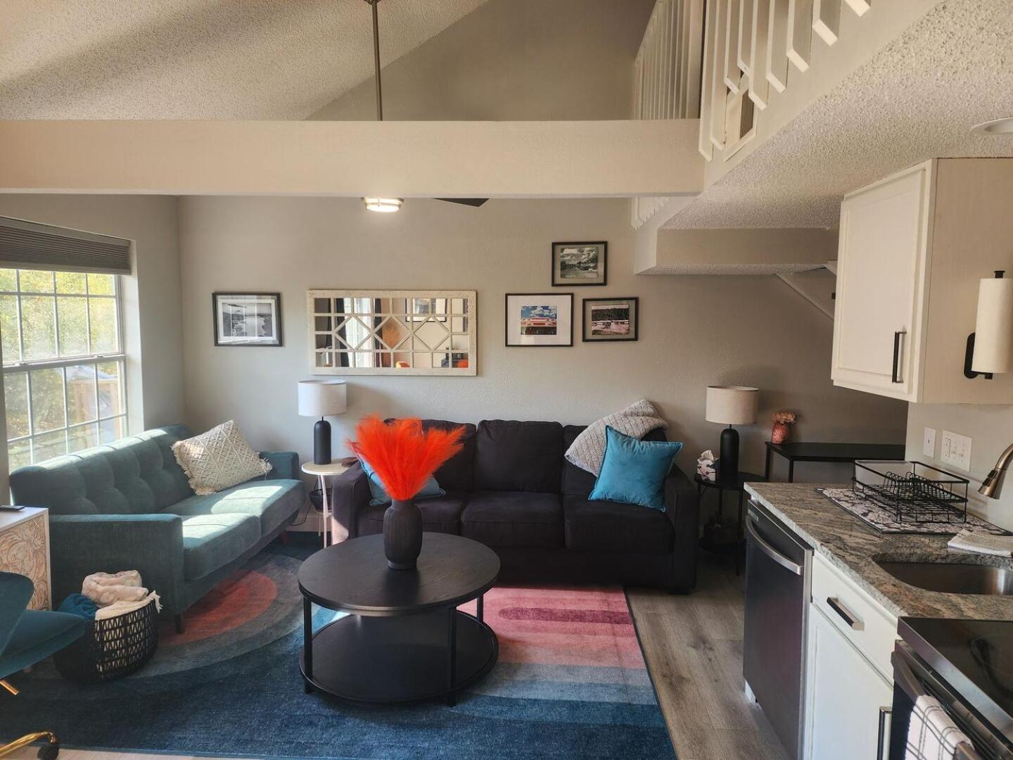 Apartment 2br Cozy - Centrally Located - Steps Required - Free Tickets Included
