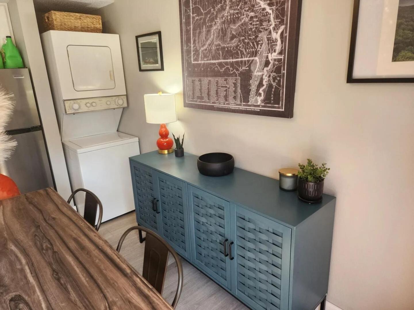 2br Cozy - Centrally Located - Steps Required - Free Tickets Included Apartment