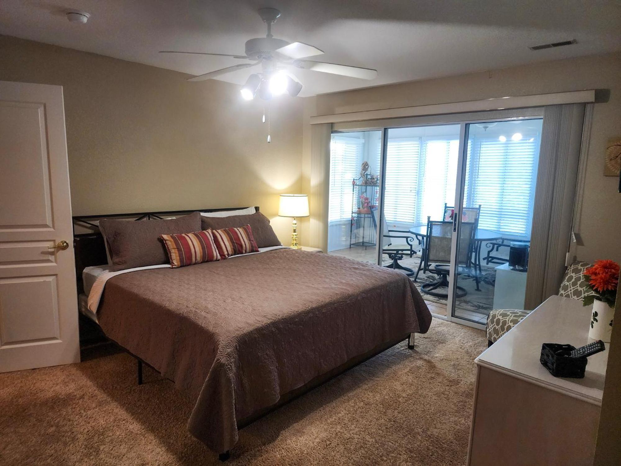 Golf Course View - Centrally Located - Free Attraction Tickets Included - Stairs Required - Fw7-1
